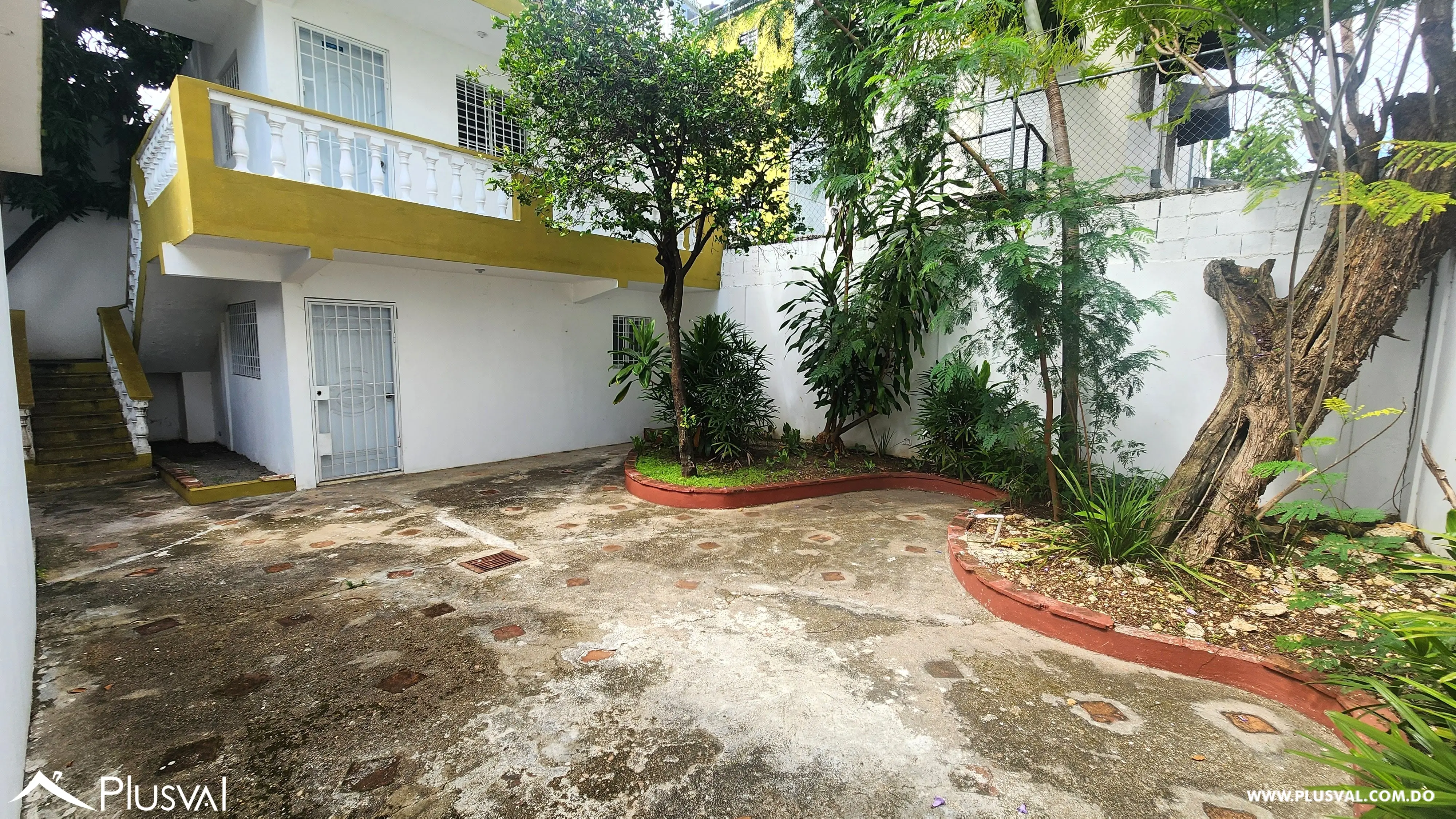 Se alquila casa para fines comerciales. 502706