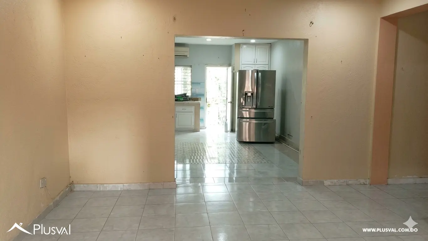 Casa con amplio terreno en Sol de Luz, ideal para uso comercial o desarrollo 499330