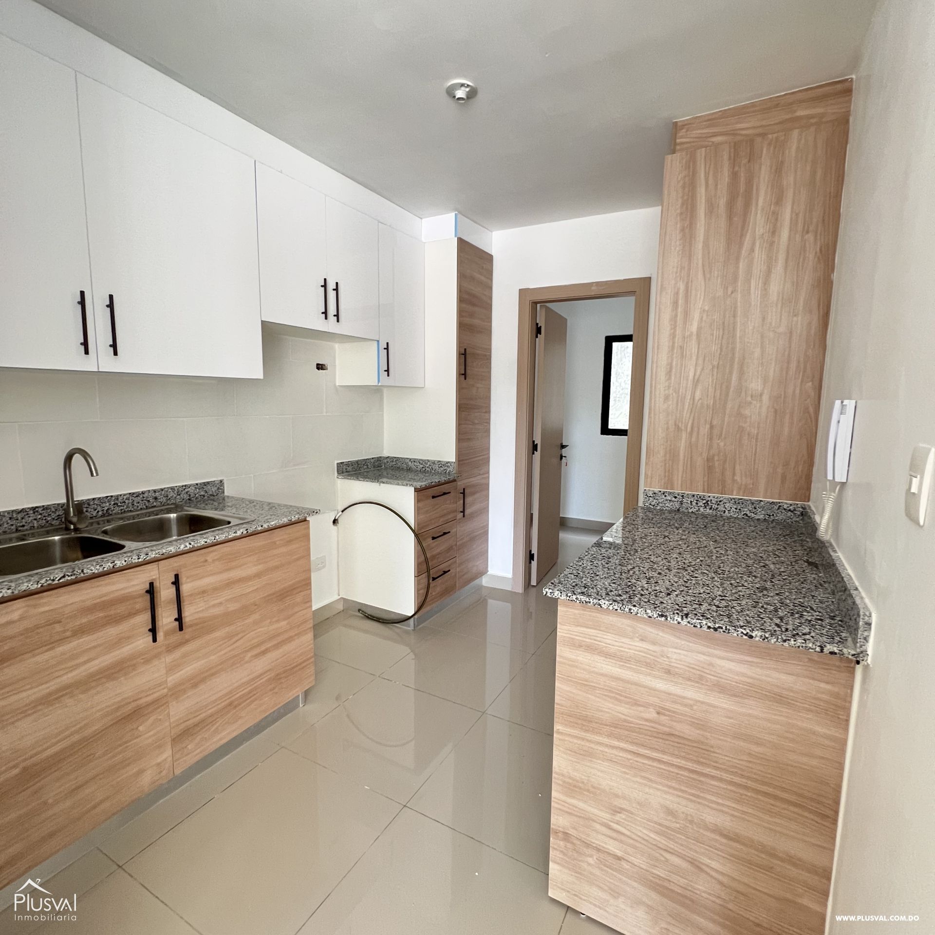 Apartamento con terraza de 80 Mt2 de venta en la AV. Jacobo Majluta 415411