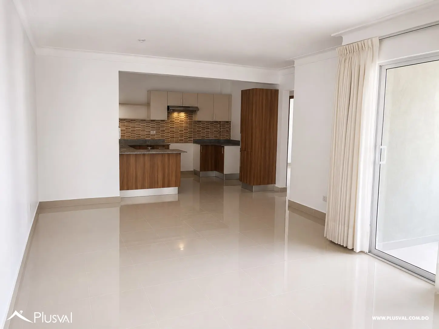 Apartamento en Alquiler en 4to Piso con Amplios Espacios y Áreas Sociales Completas 519653