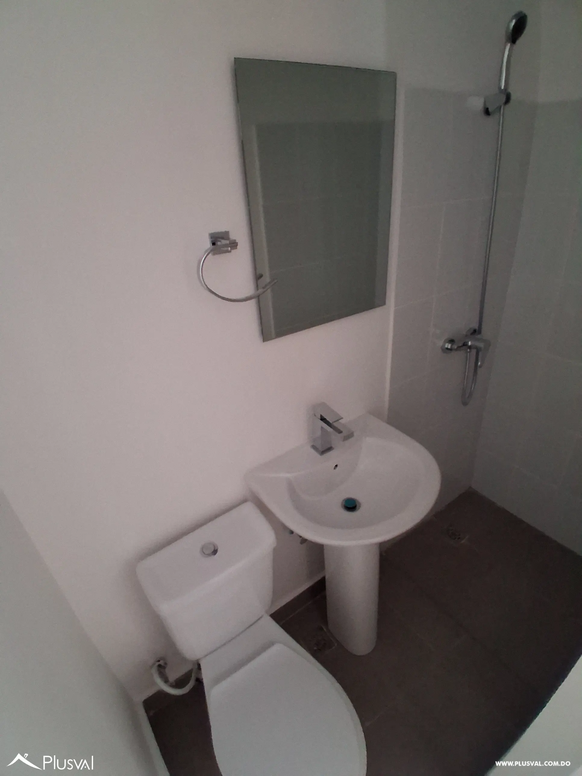 Alquiler de Amplio Apartamento de 3 Habitaciones y Estudio en la Ave. Hispanoaméricana 487359