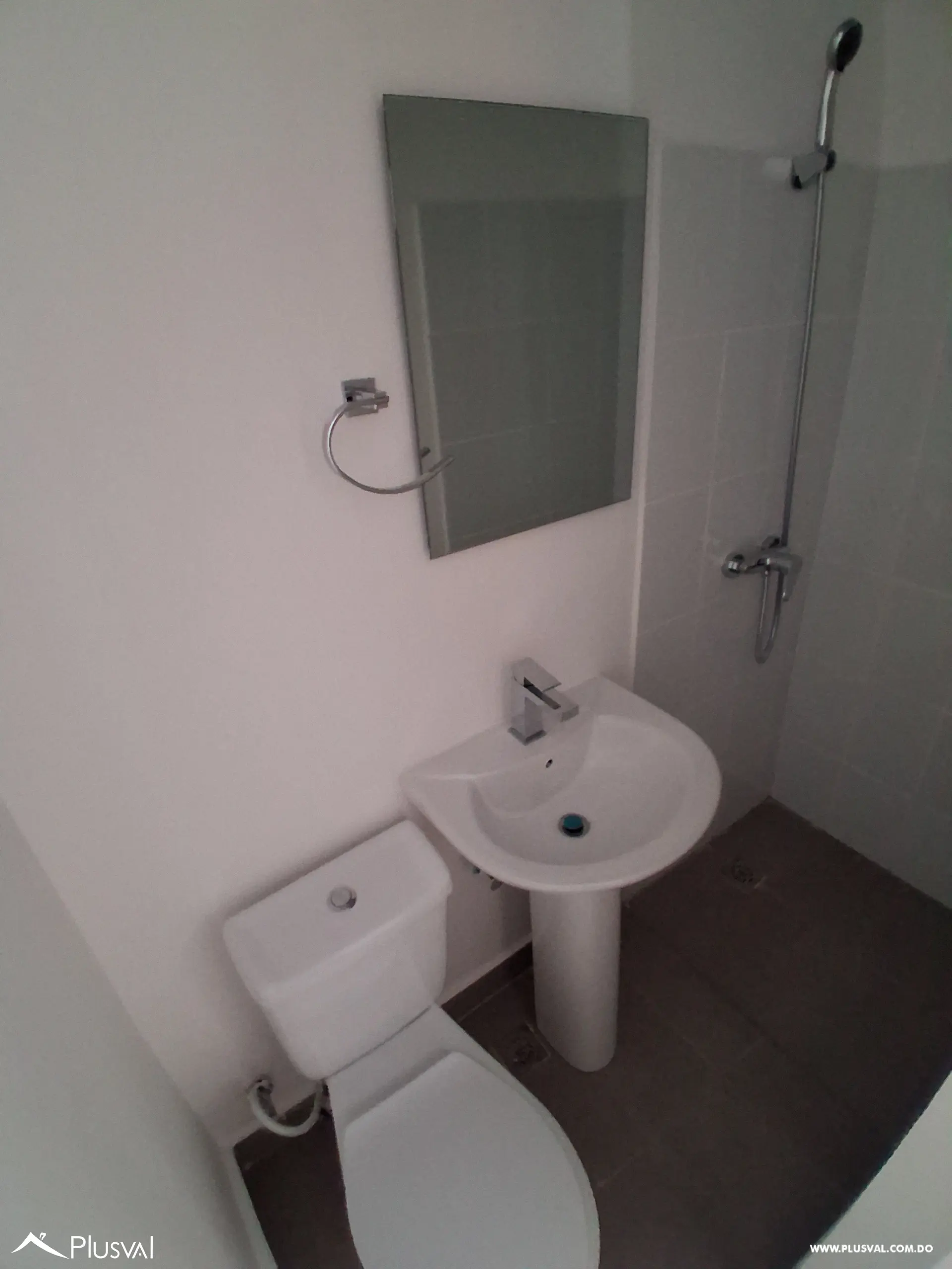 Alquiler de Amplio Apartamento de 3 Habitaciones y Estudio en la Ave. Hispanoaméricana 487359