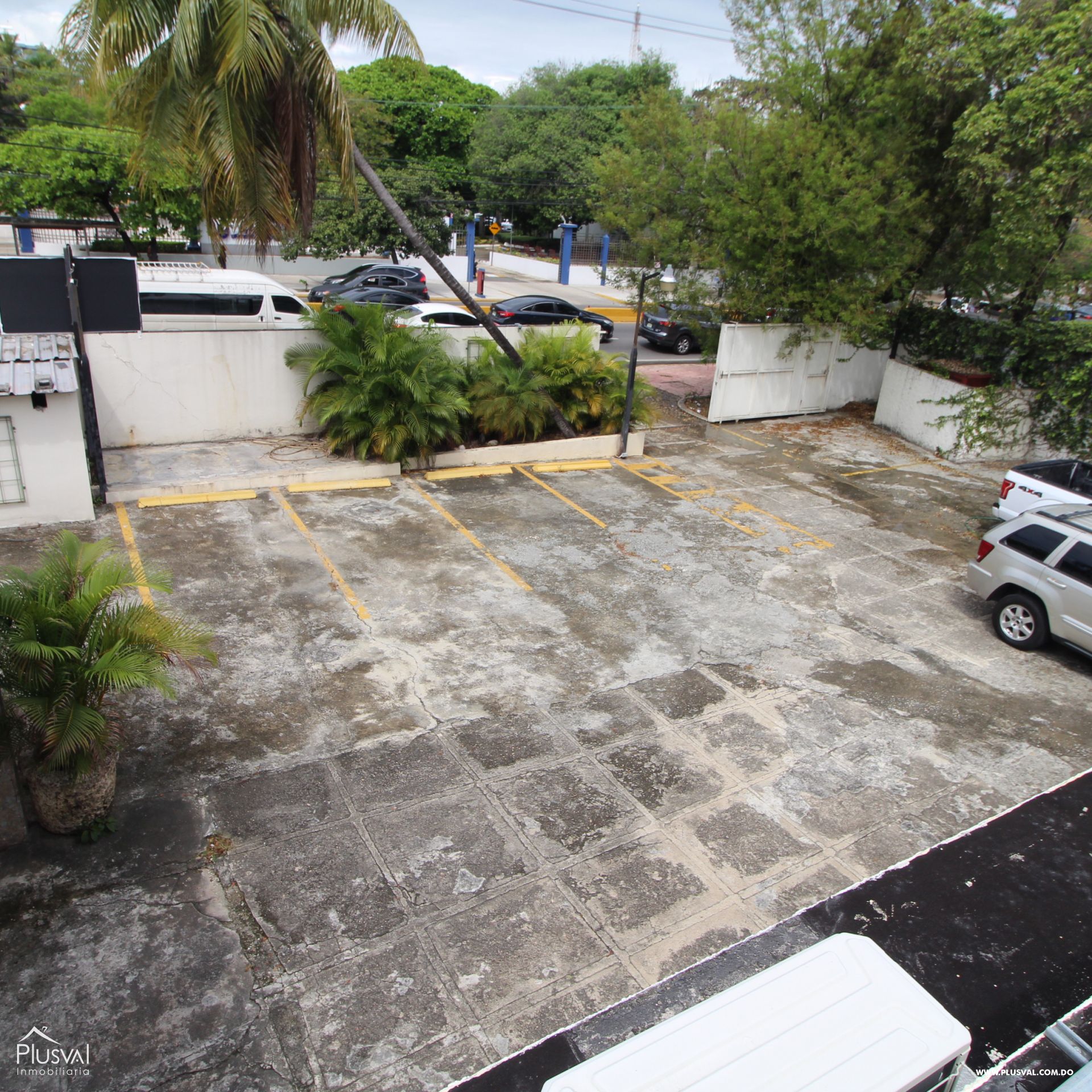 Amplio terreno en venta  ubicado en la Máximo Gómez . 209991