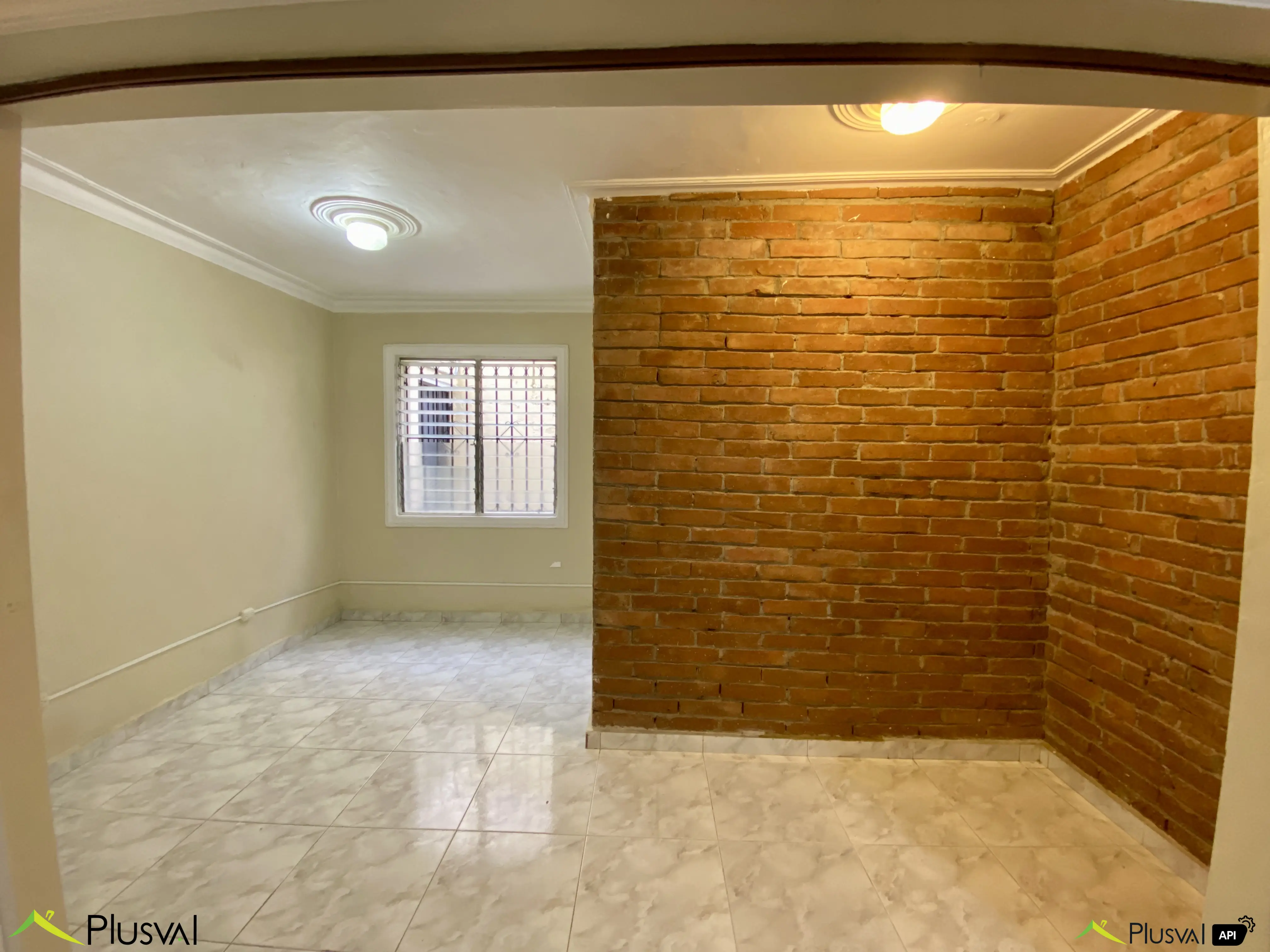 Casa Comercial de Dos Niveles en Alquiler en Urbanización Fernández – Ideal para Oficinas o Negocio 450680