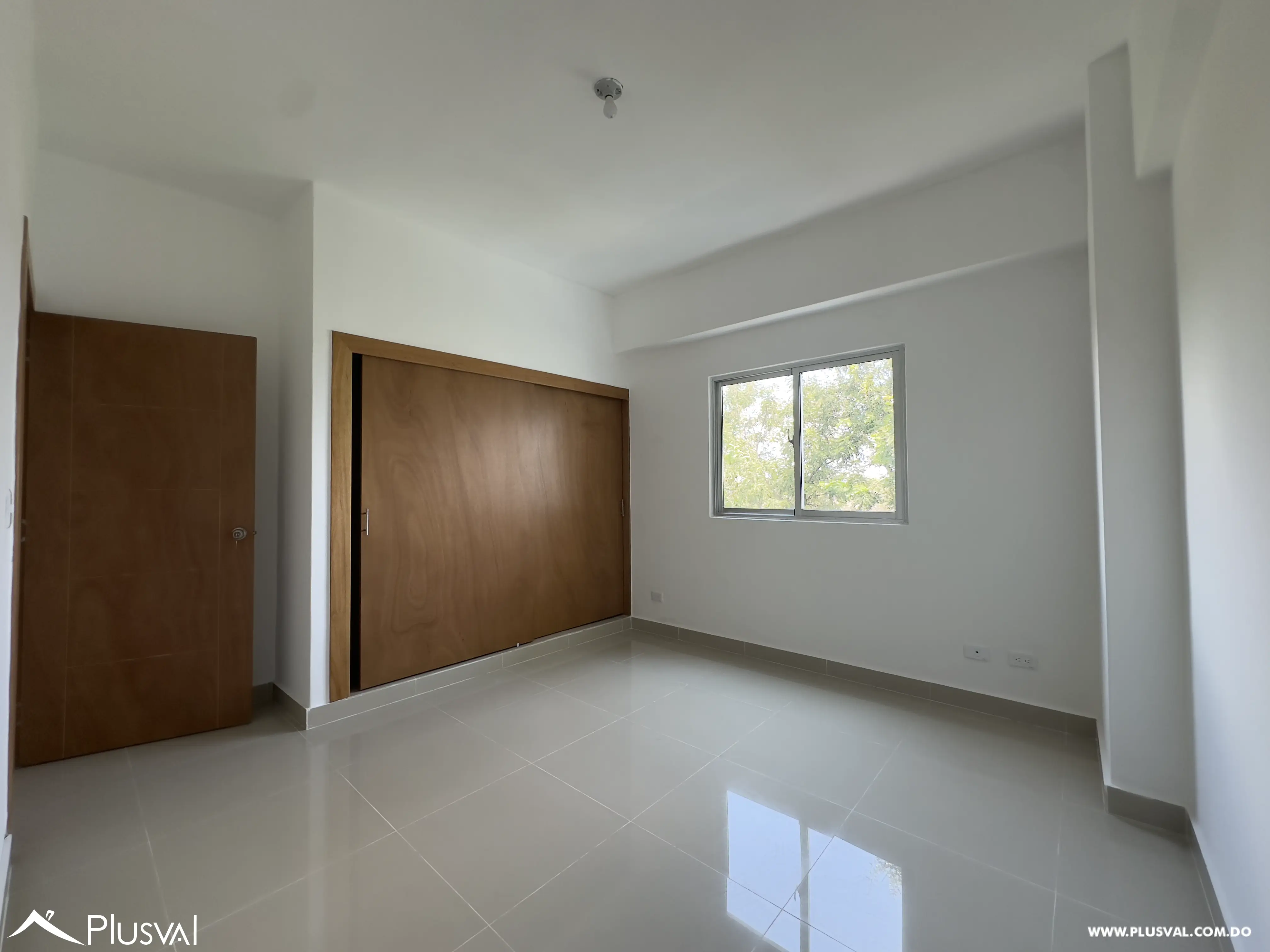 Apartamento en alquiler de 3 habitaciones en Urbanización Tropical 459796