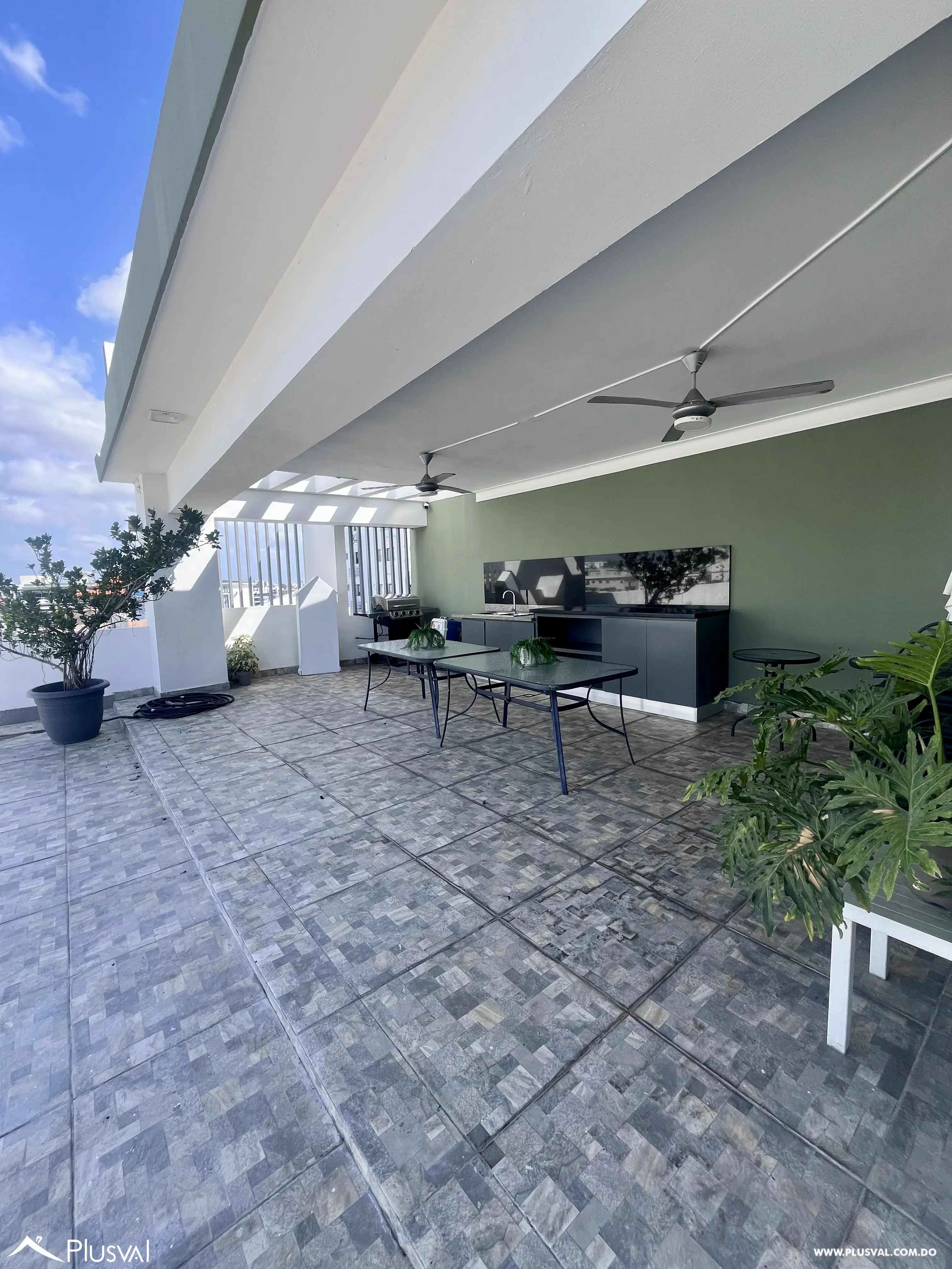 Amplio y moderno  apartamento en venta de  3 habitaciones en el millón 493692