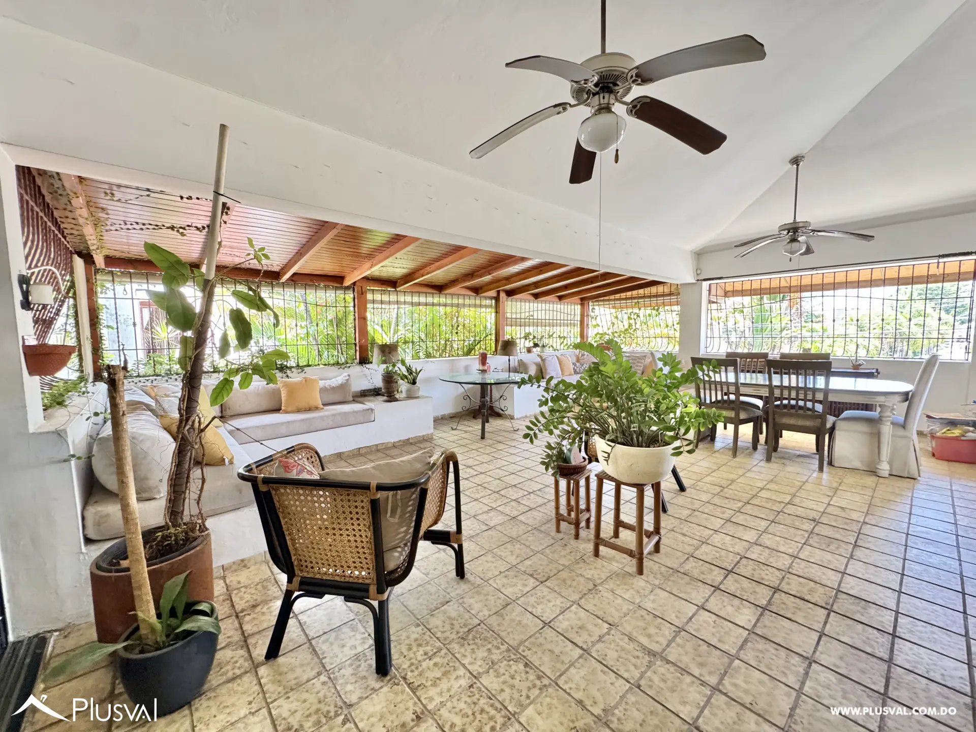 Vendo Maravillosa Casa de 2 Niveles en Los Cacicazgos 519163