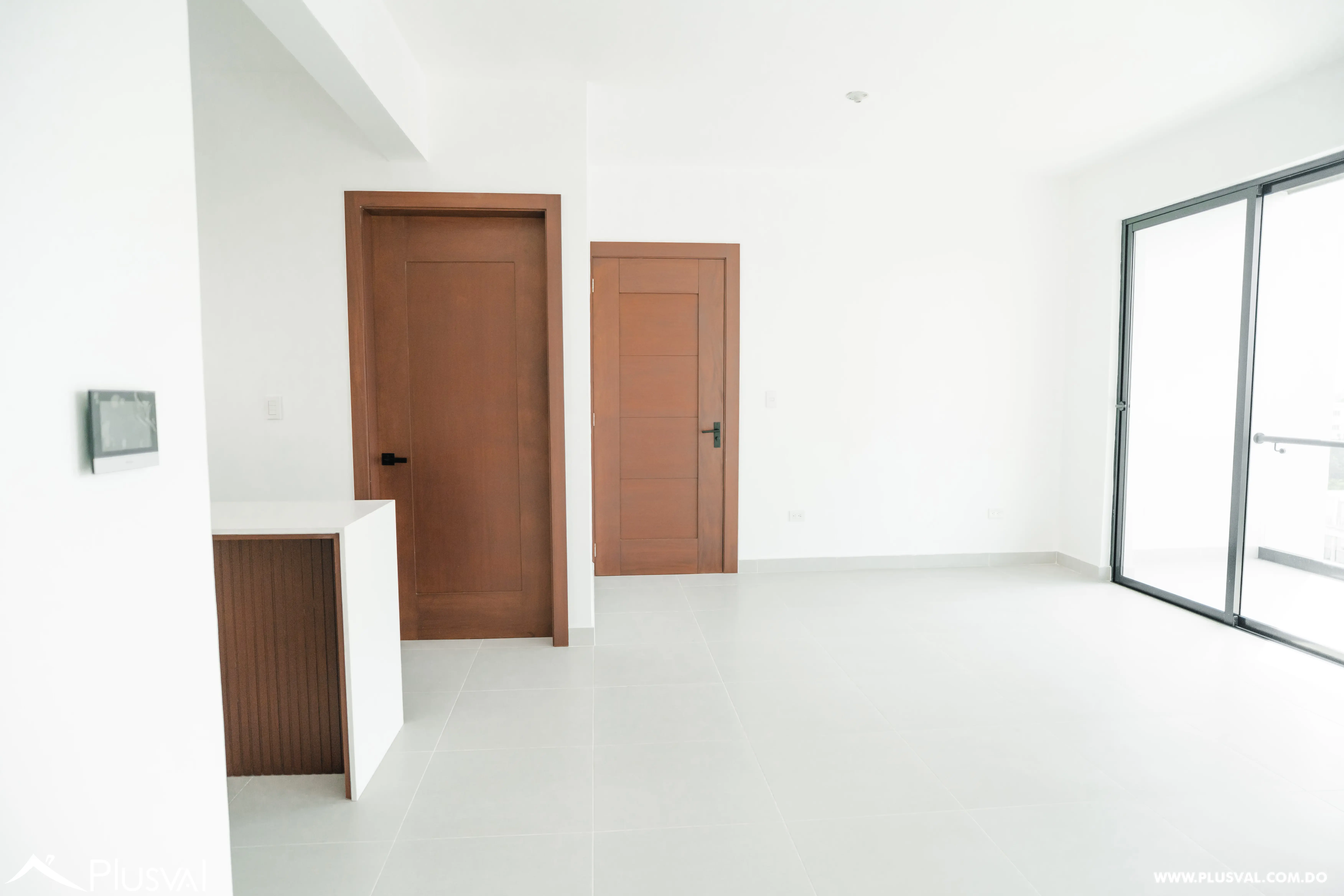 Moderno Apartamento de Tres Habitaciones en Alquiler 492349