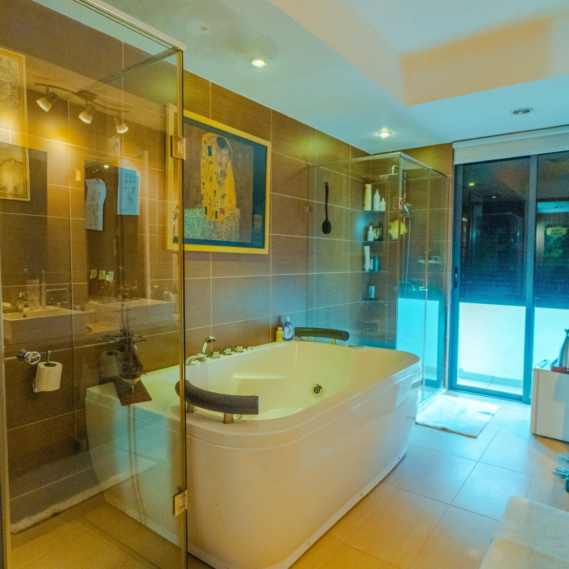Pent-house con terraza privada y 3 parqueos en Evaristo Morales 435847