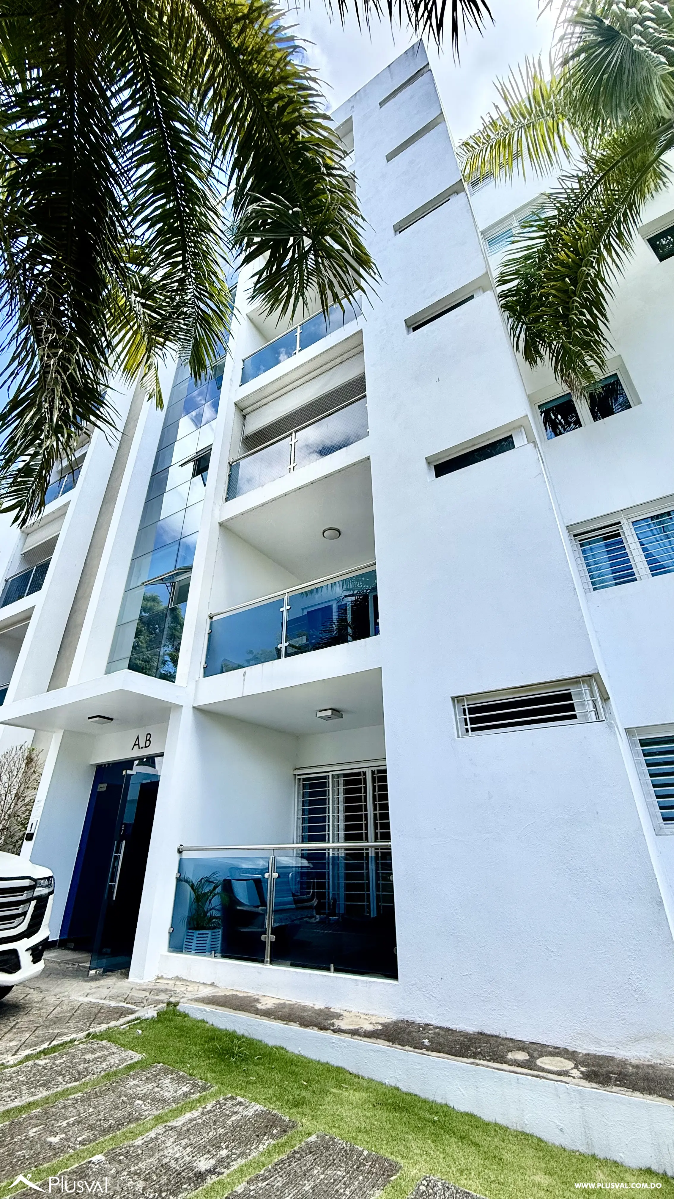 Apartamento con Patio en venta en Los Cerros de Gurabo, 3 Habitaciones mas 2 parqueos. 497735