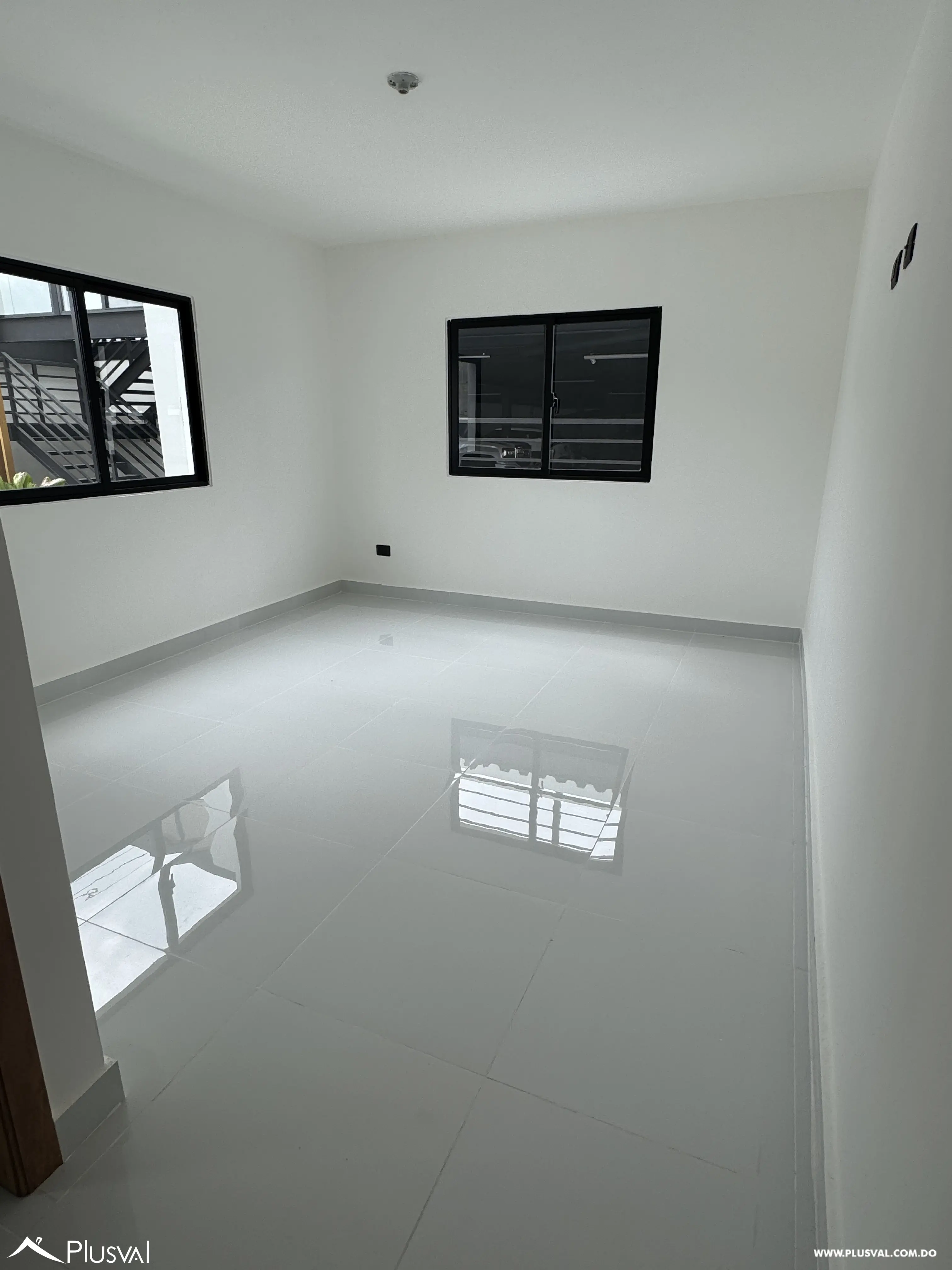 Alquila amplio apartamento en primer nivel con excelente distribución en  zona de mayor  proyección en Santiago. 478801