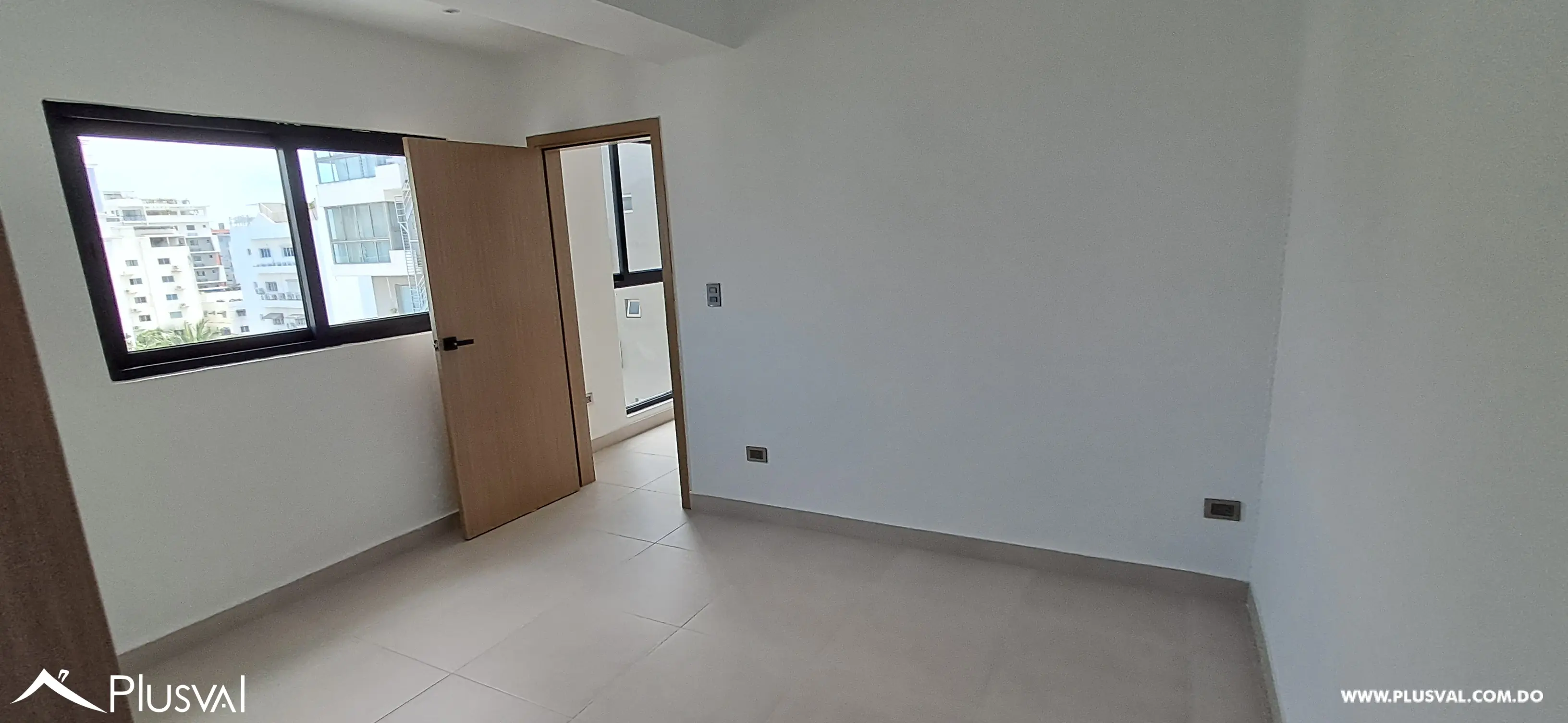 Apartamento en venta con vista despejada en Evaristo Morales 502943