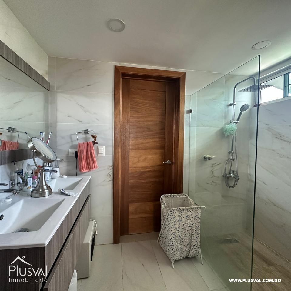 PH en venta en Evaristo Morales, a pasos de la Churchill. 406359
