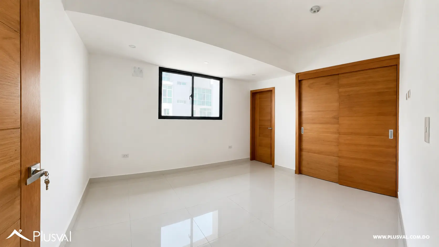 Amplio apartamento en venta en Renacimiento 522362