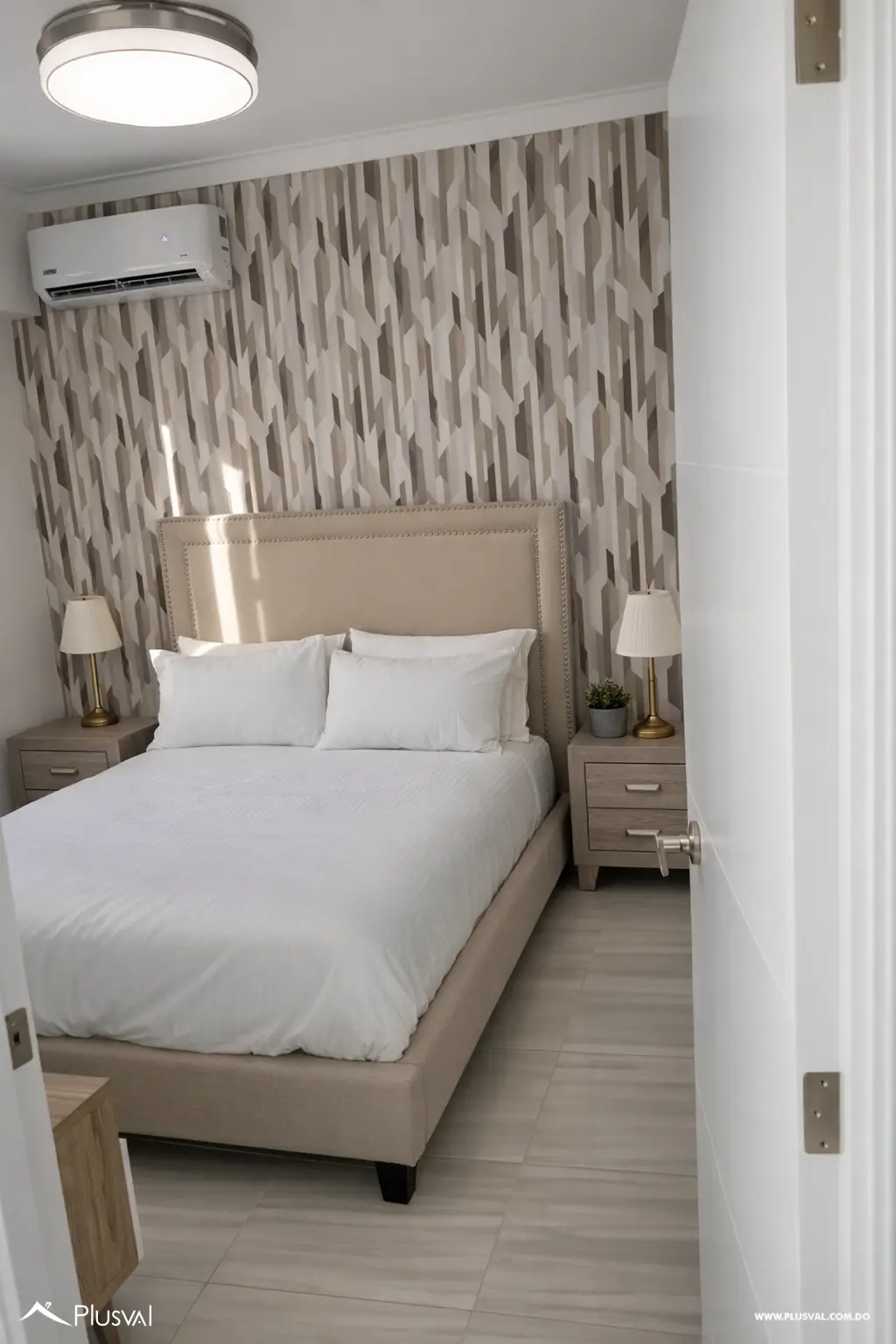 Venta de apartamento de 1 habitación y 2 parqueos en Evaristo Morales. 489182