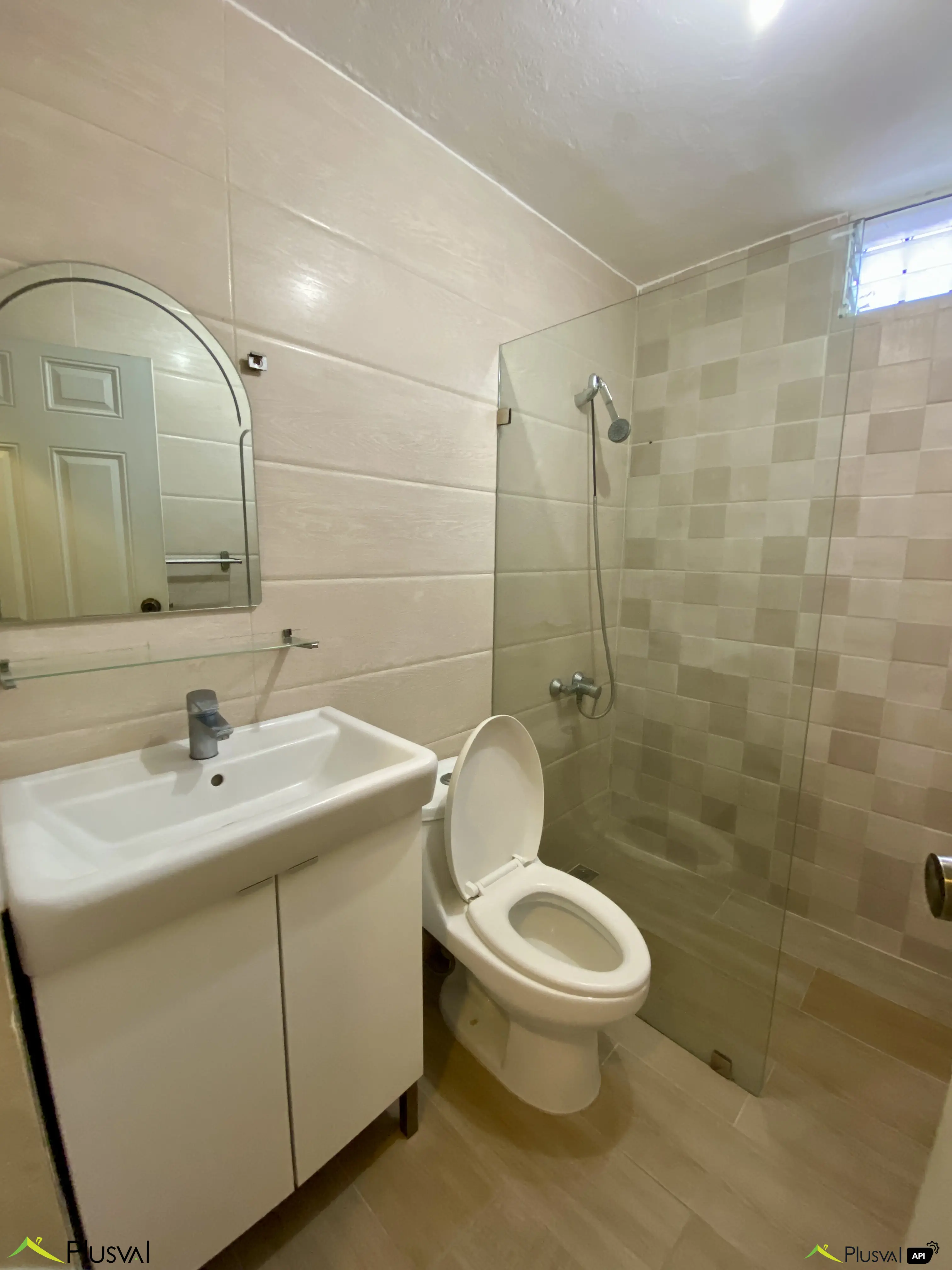 Casa Comercial de Dos Niveles en Alquiler en Urbanización Fernández – Ideal para Oficinas o Negocio 450702