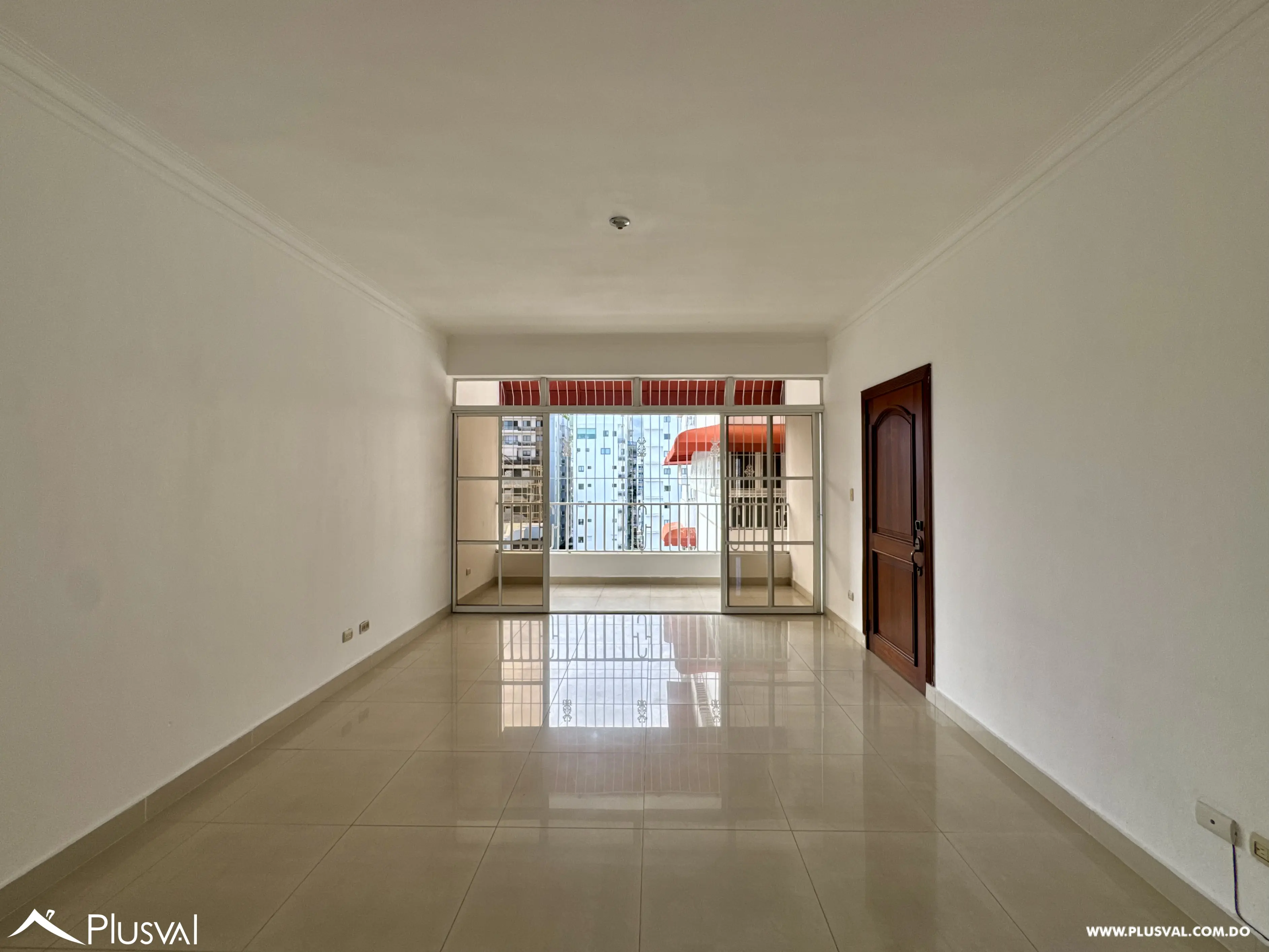 Alquilo apartamento de tres habitaciones en Evaristo Morales. 493667