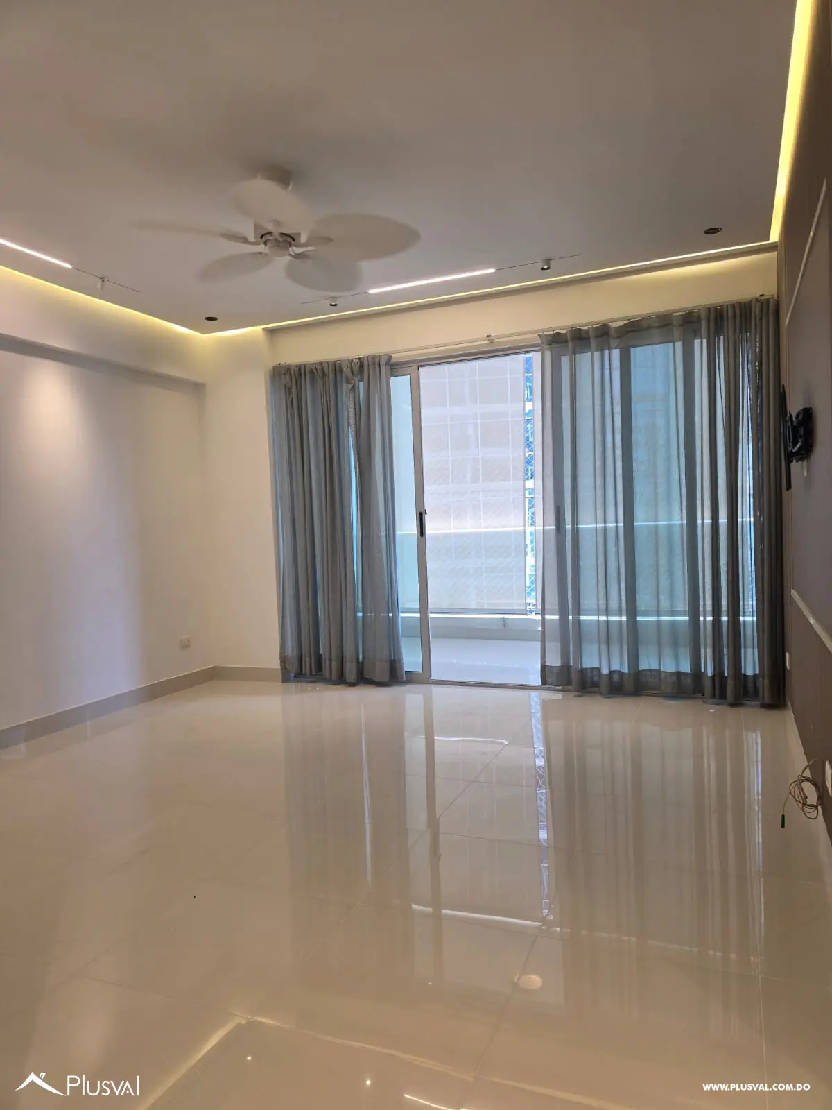 Alquiler Apto Moderno en Torre de Lujo con Línea Blanca y aires acondicionados. 522237
