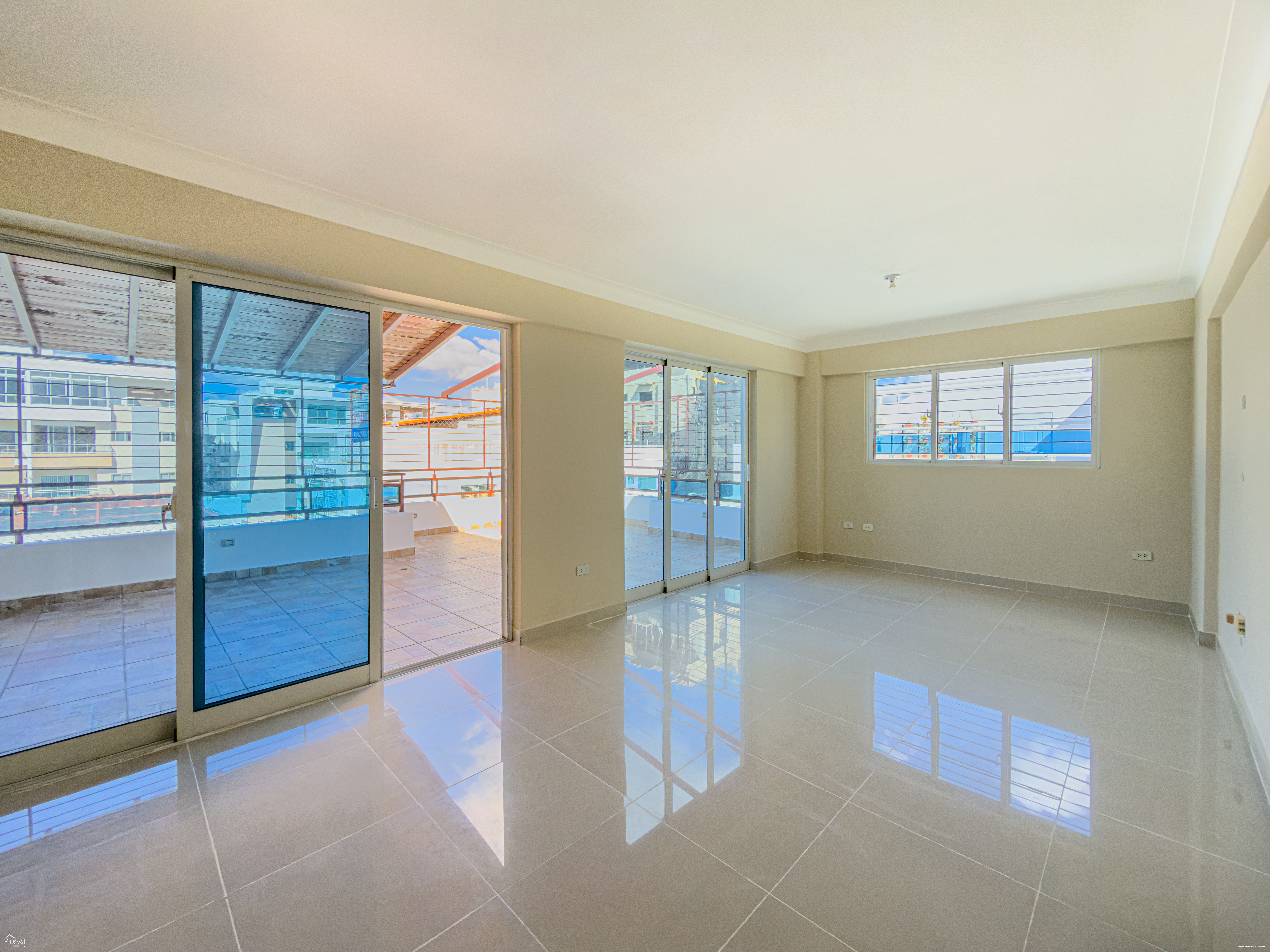 Apartamento en Alquiler 6to nivel en Los Restauradores con 3 Habitaciones 476329