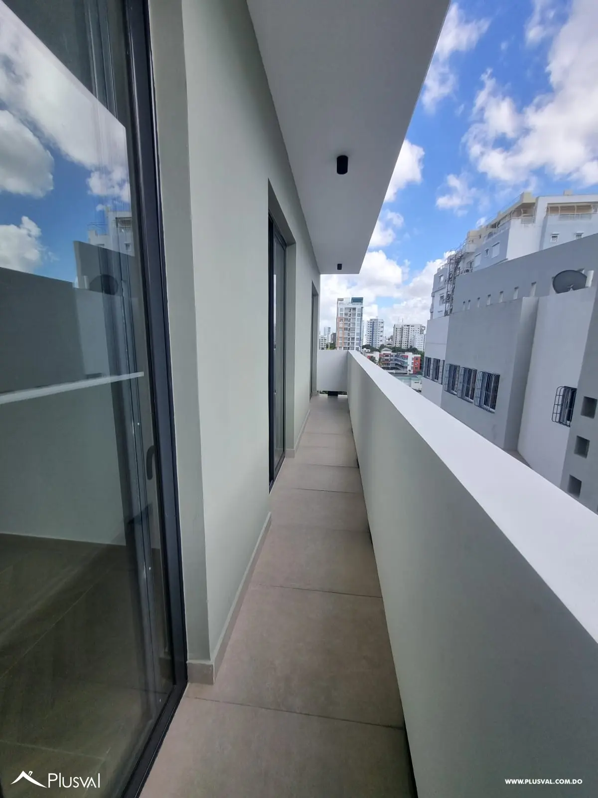 Apartamento en venta en Piantini piso 11 vista parcial al mar 504003