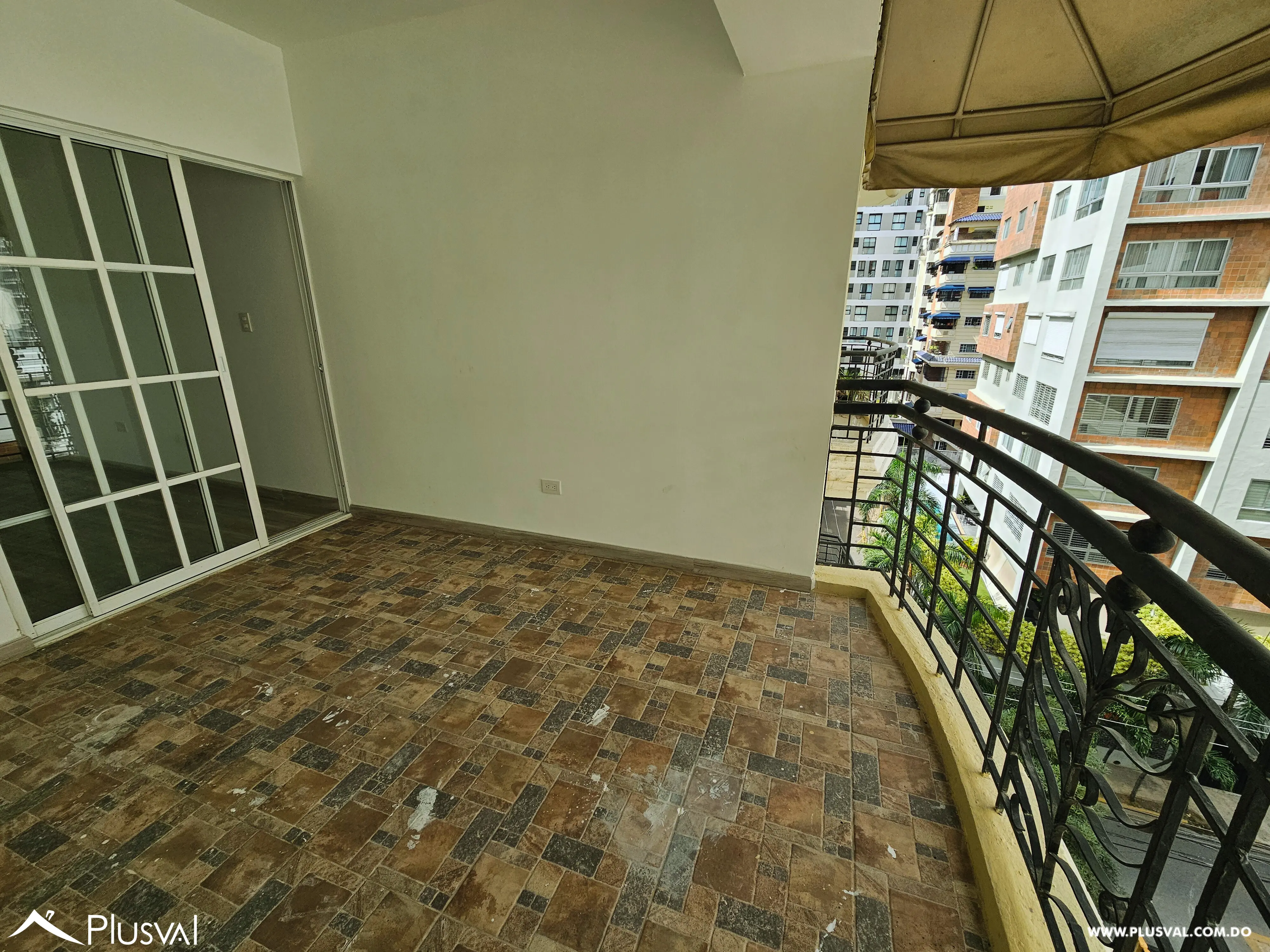 Apartamento con hermosa vista desde el balcón de la habitación principal. 490464