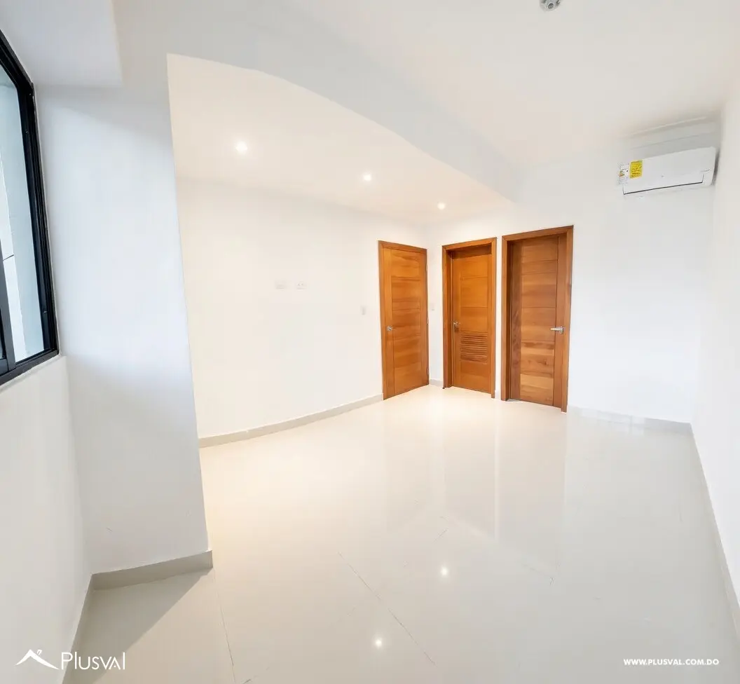 Moderno apartamento de 1 habitación con vista de revista 493328