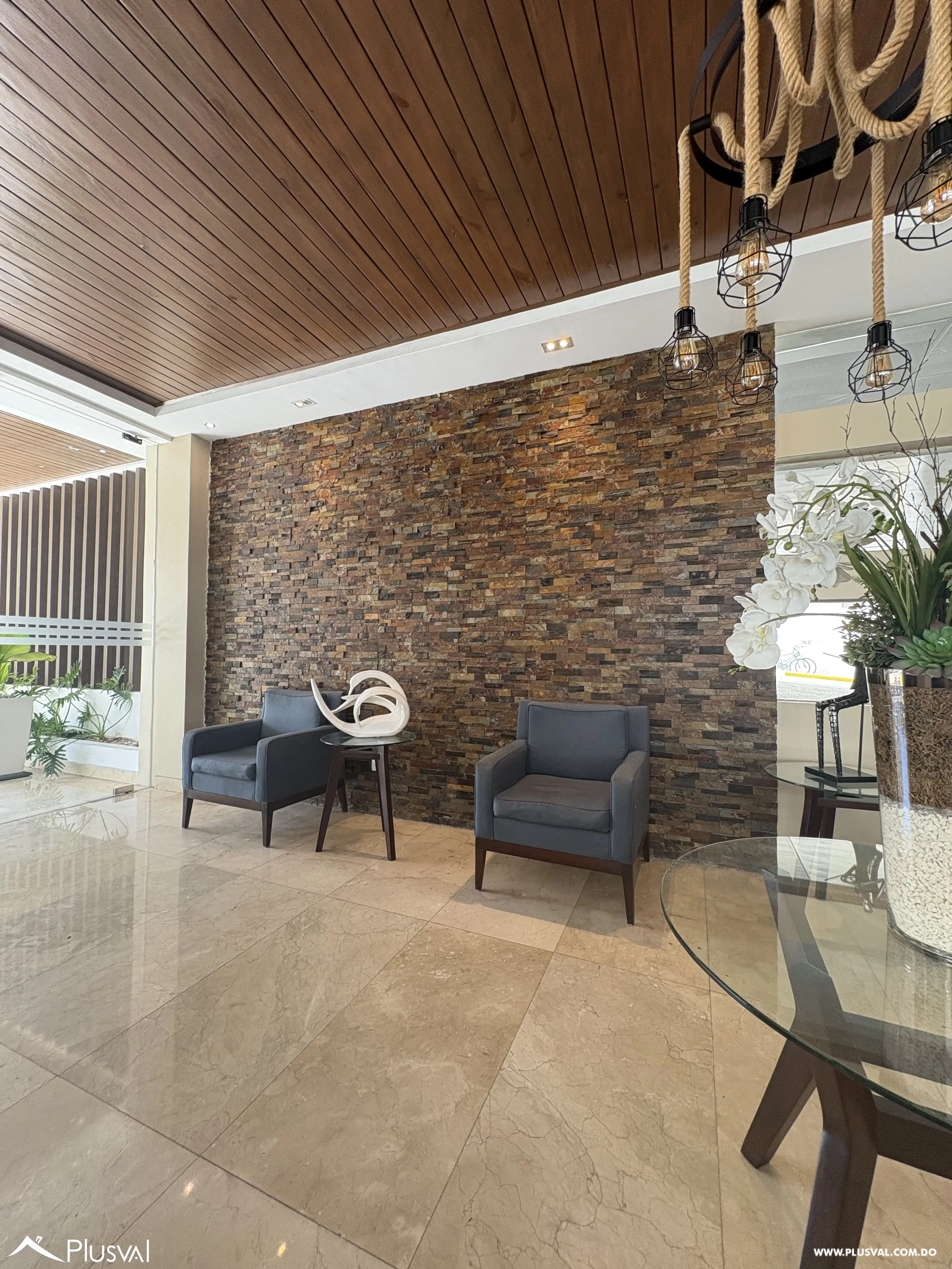 Exclusivo apartamento en venta en Evaristo Morales con dos parqueos 472347