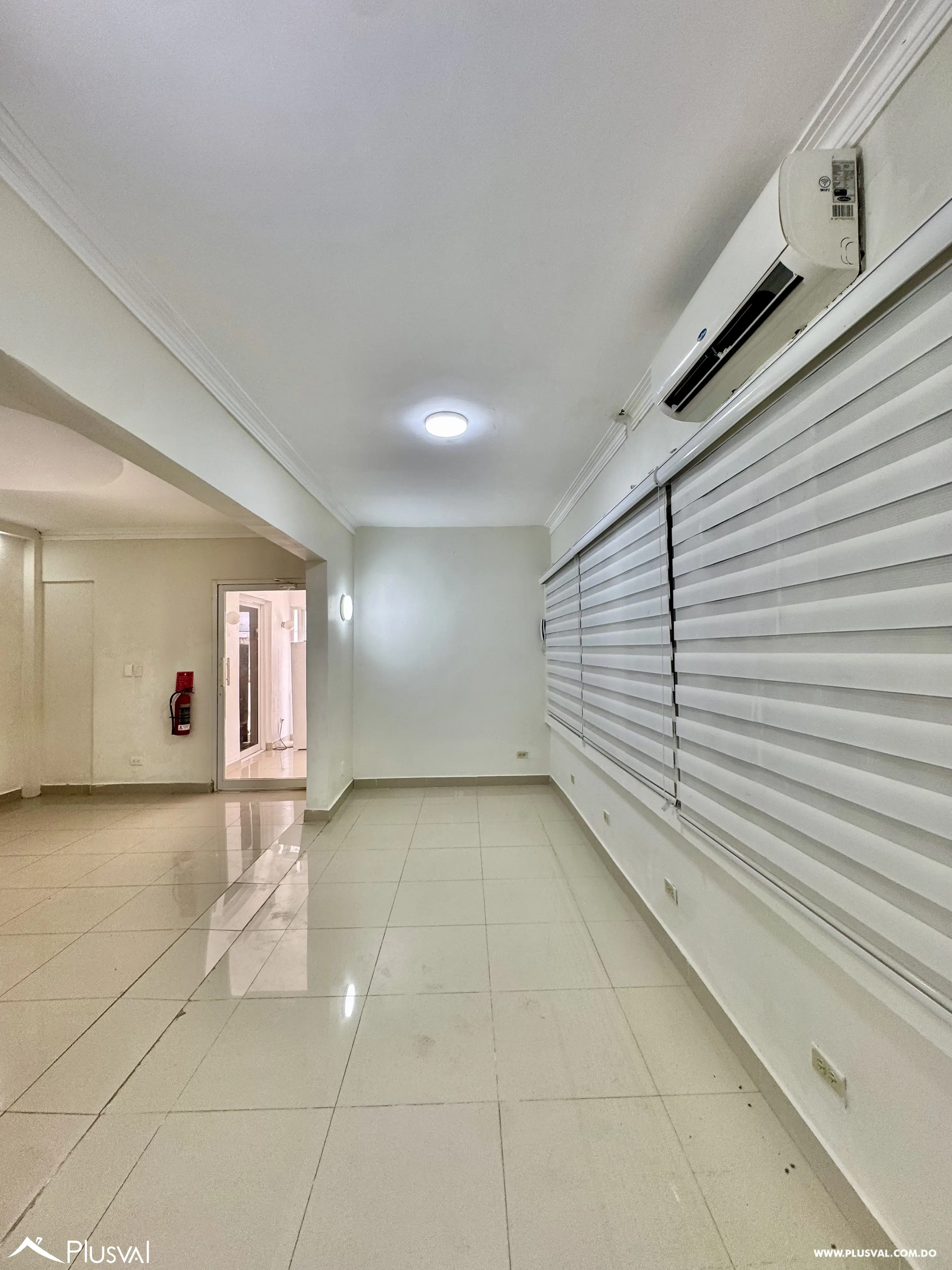 Alquilo Excelente Local en 2do Nivel en Gazcue 507809
