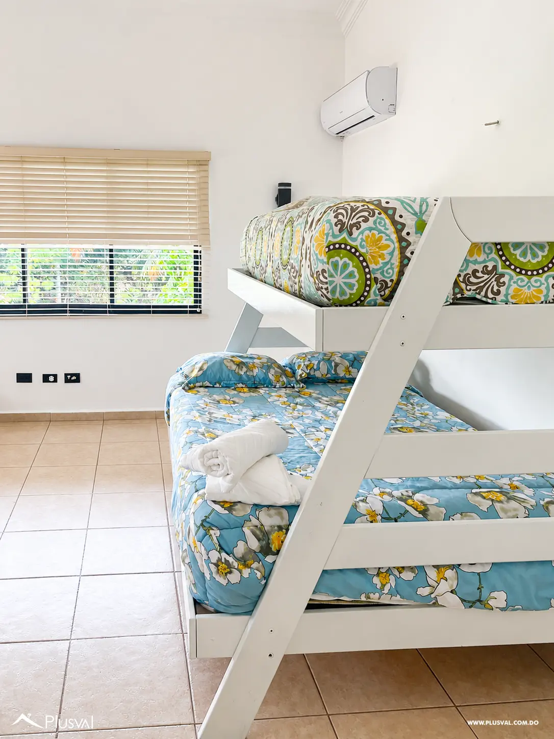 Villa Amueblada en Venta con Jacuzzi y Vista al Campo de Golf en Metro Country Club 504755
