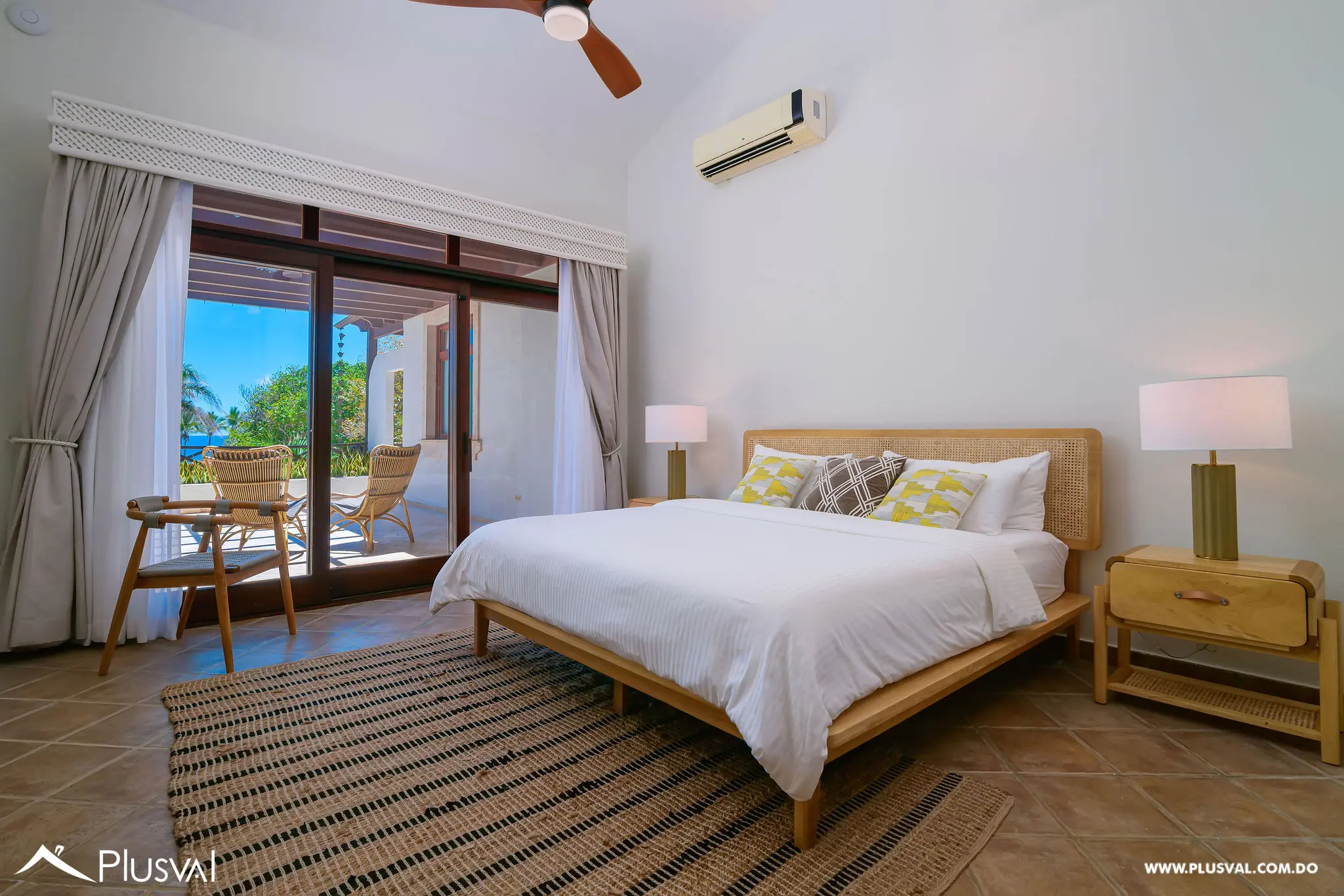 Preciosa Villa en venta. primera línea de playa en Cabrera 476753