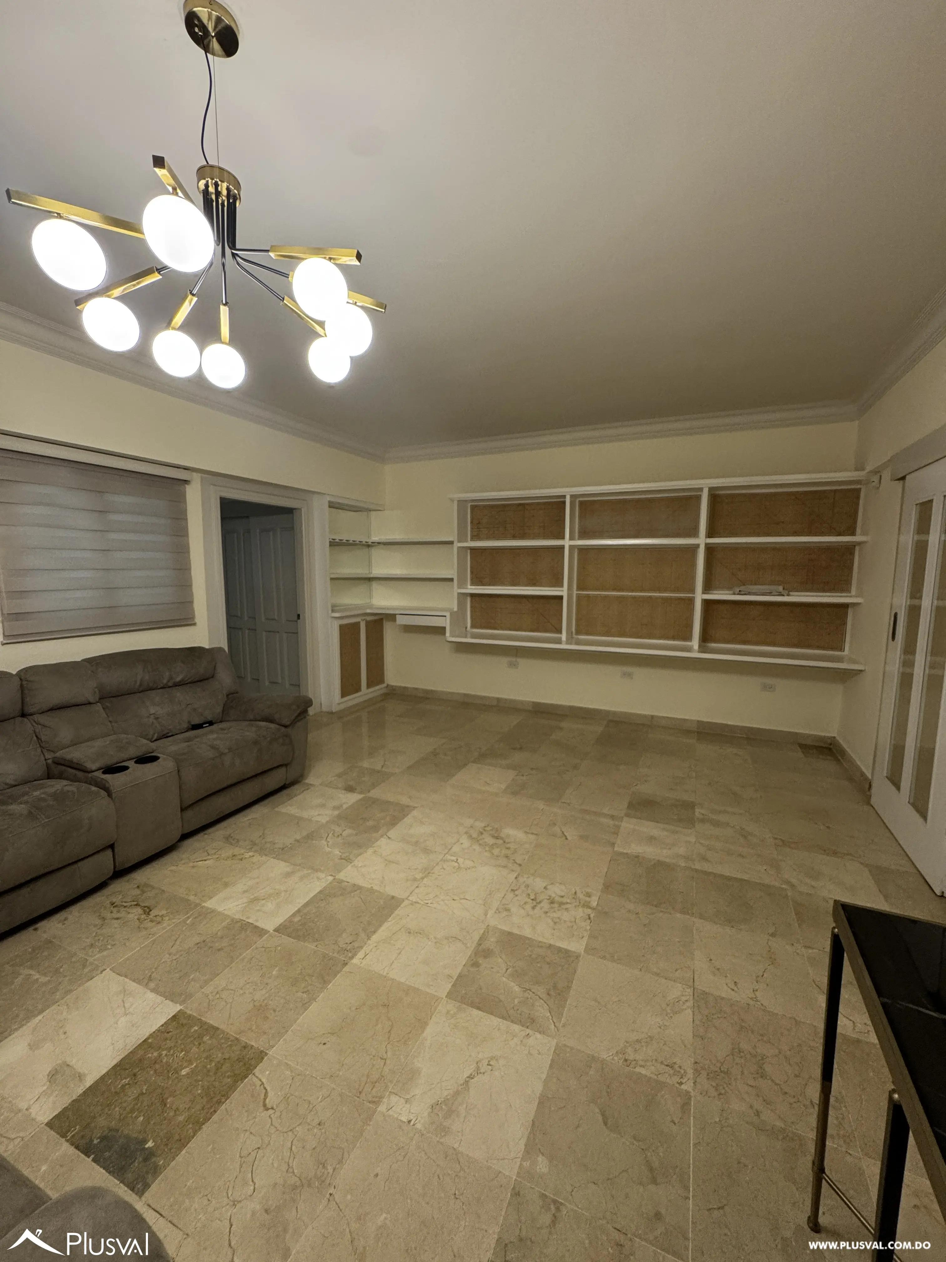 Apartamento en alquiler en Piantini de 3 habitaciones mas estudio 452310