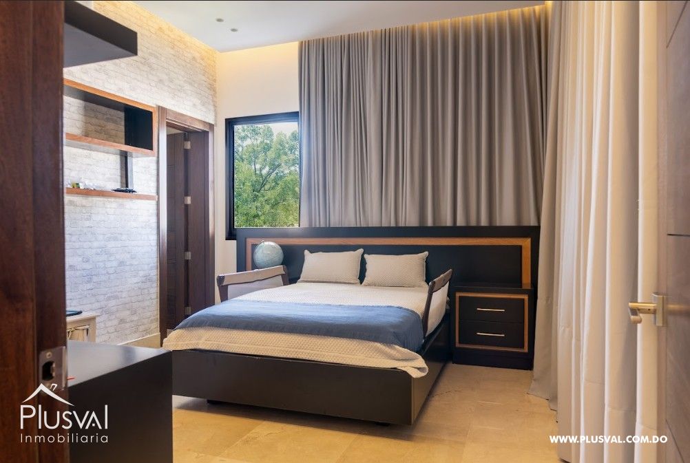 Elegante y Espaciosa Casa de Tres Niveles en Venta Ubicada en Cerros de Gurabo 495878