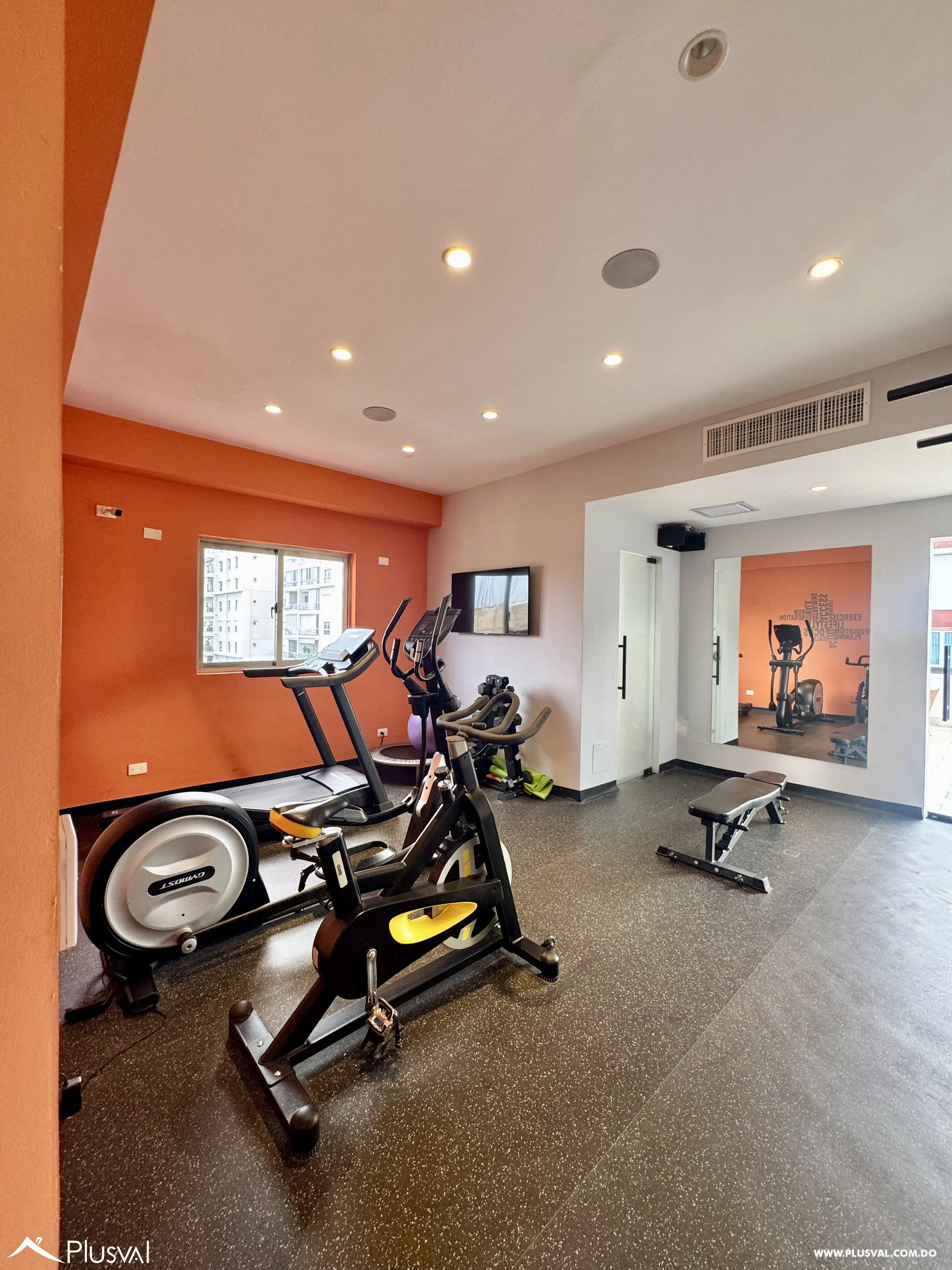 Alquilo Maravilloso Apartamento en  Piso Alto en el Corazon de Naco 527542
