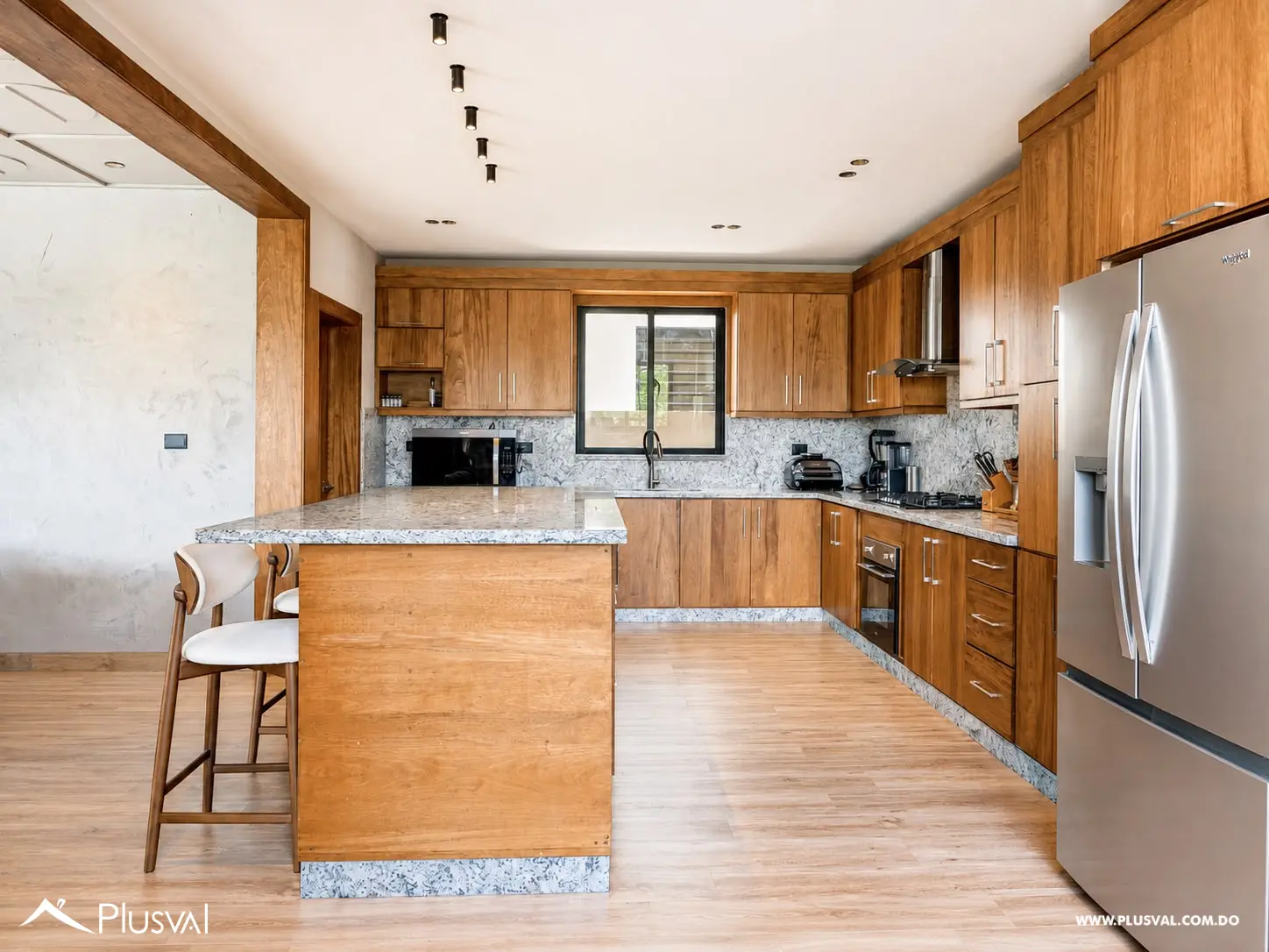 Casa de Dos Niveles  Amueblada en Venta en Gurabo 523014