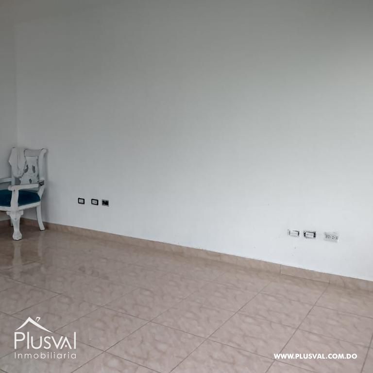 Amplia casa de dos niveles en venta en excelente zona 301985