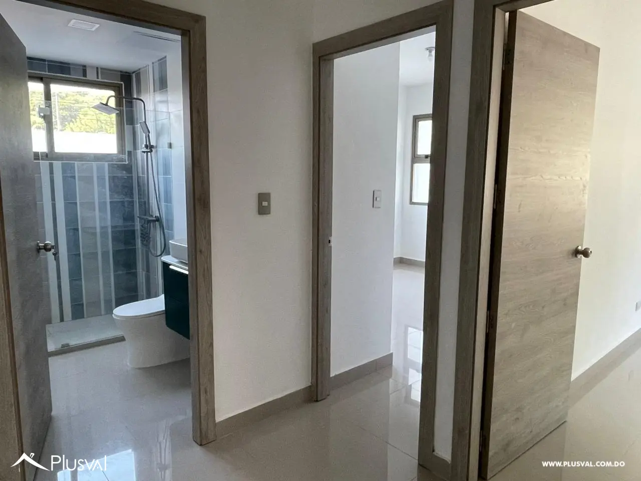 Apartamento en 1er Nivel con Tres Habitaciones y Family Room en La Vega 524716