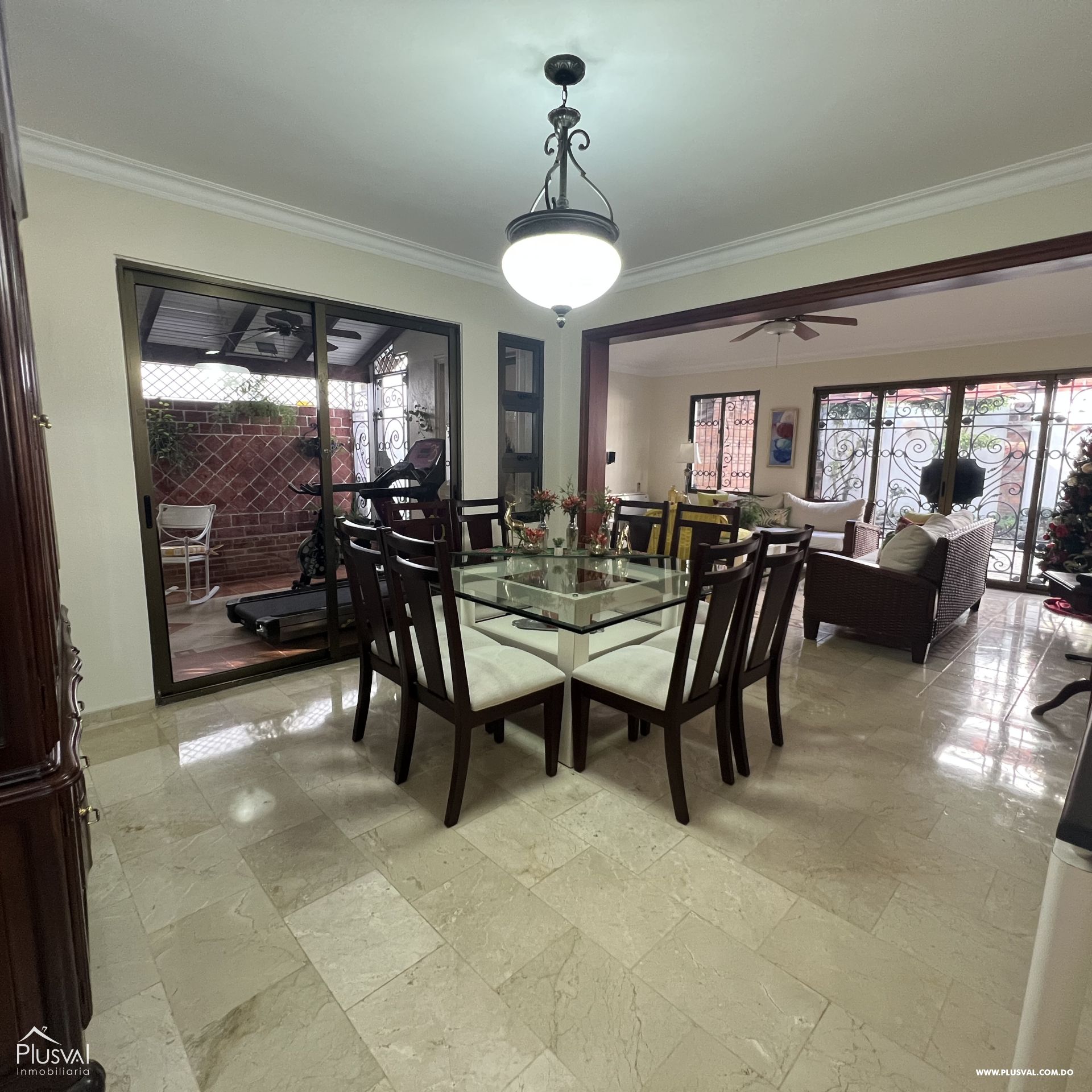 Hermosa Casa en Venta en Urbanizacion Cerrada 250515