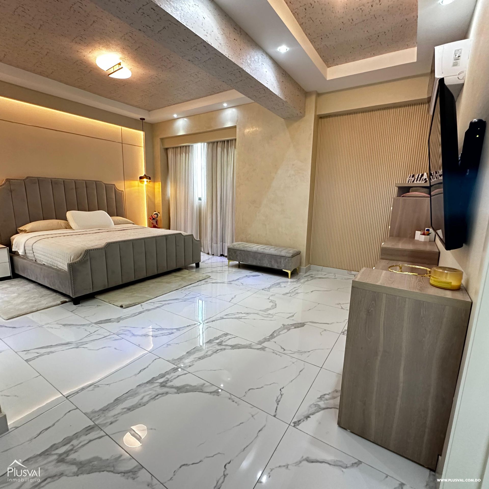 Vendo amueblado amplio y elegante penthouse en Alma Rosa I 393258