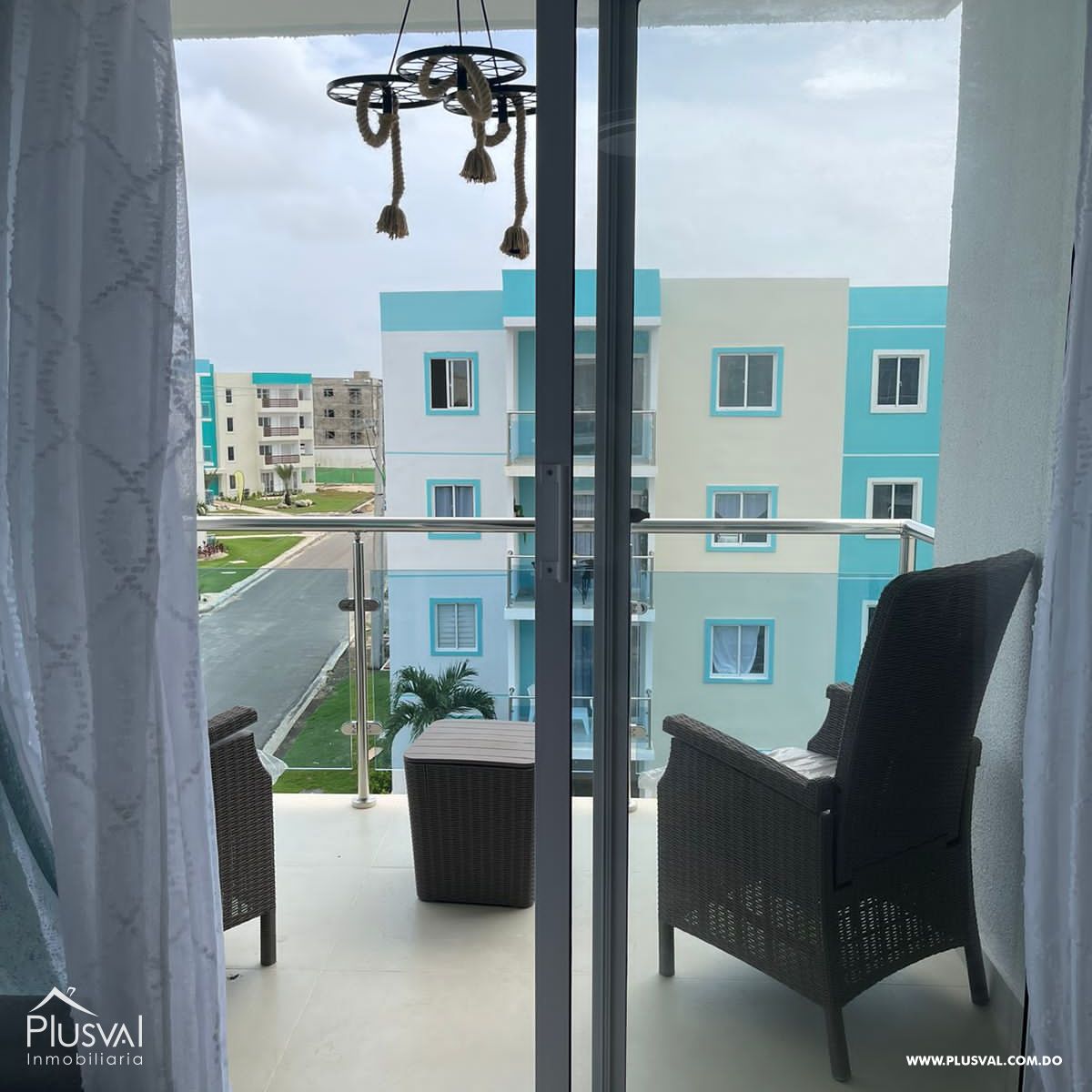 Apartamento amueblado en venta en Punta Cana con vista a la piscina 322027