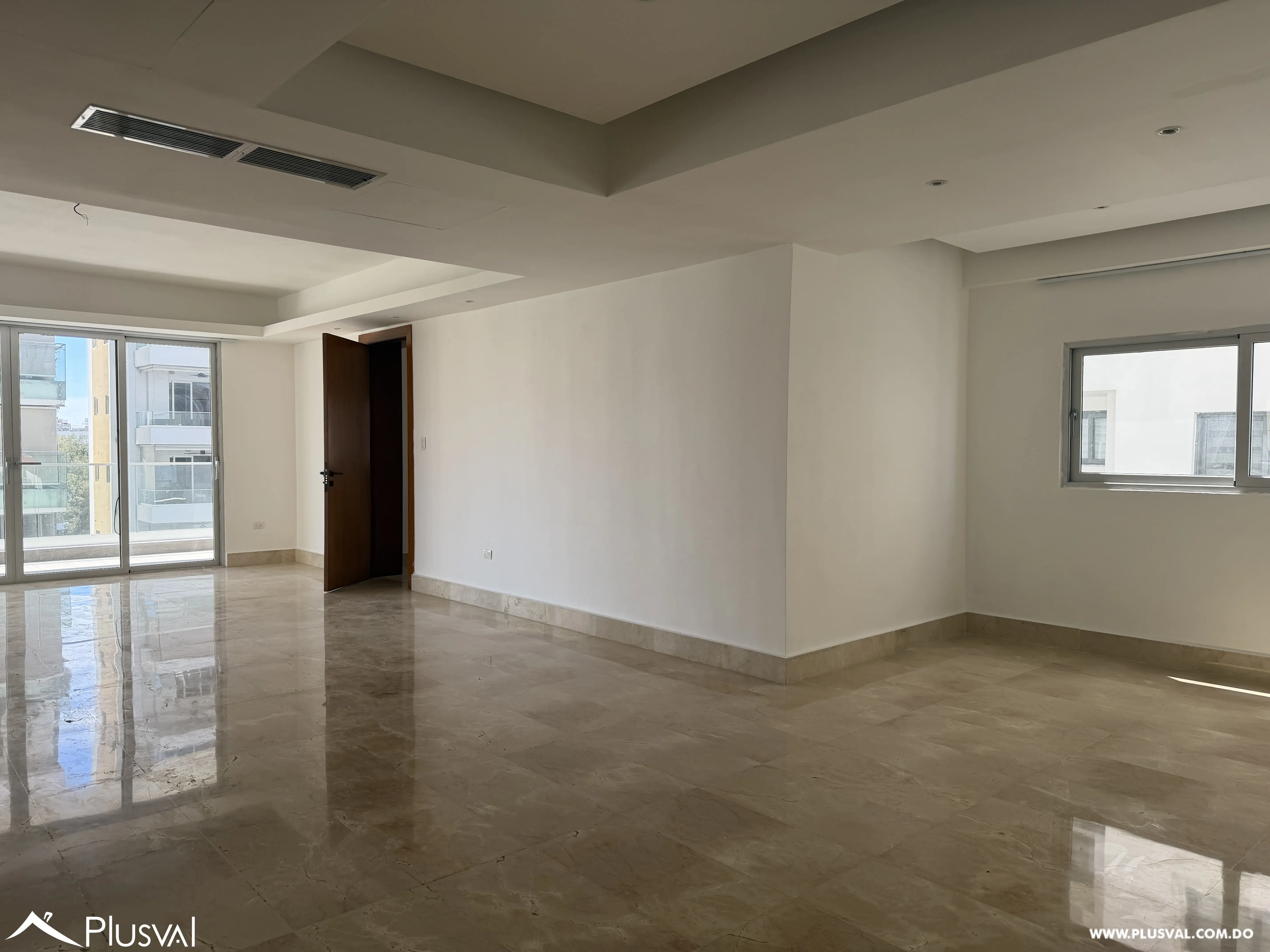 Amplio apartamento en venta de 3 habitaciones. 533469