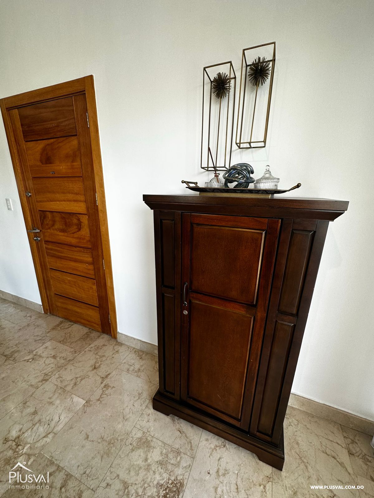 Residencia de lujo en Evaristo Morales. Amplio, privado y estratégicamente ubicado. 319255