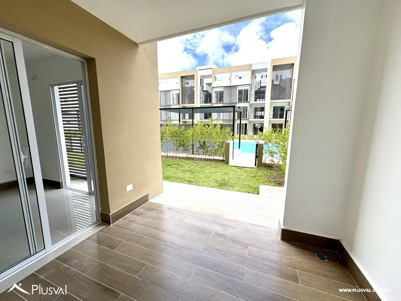 Apartamento en alquiler – Primer nivel con patio y acceso directo a la piscina | Canas del Este, Bávaro 462524