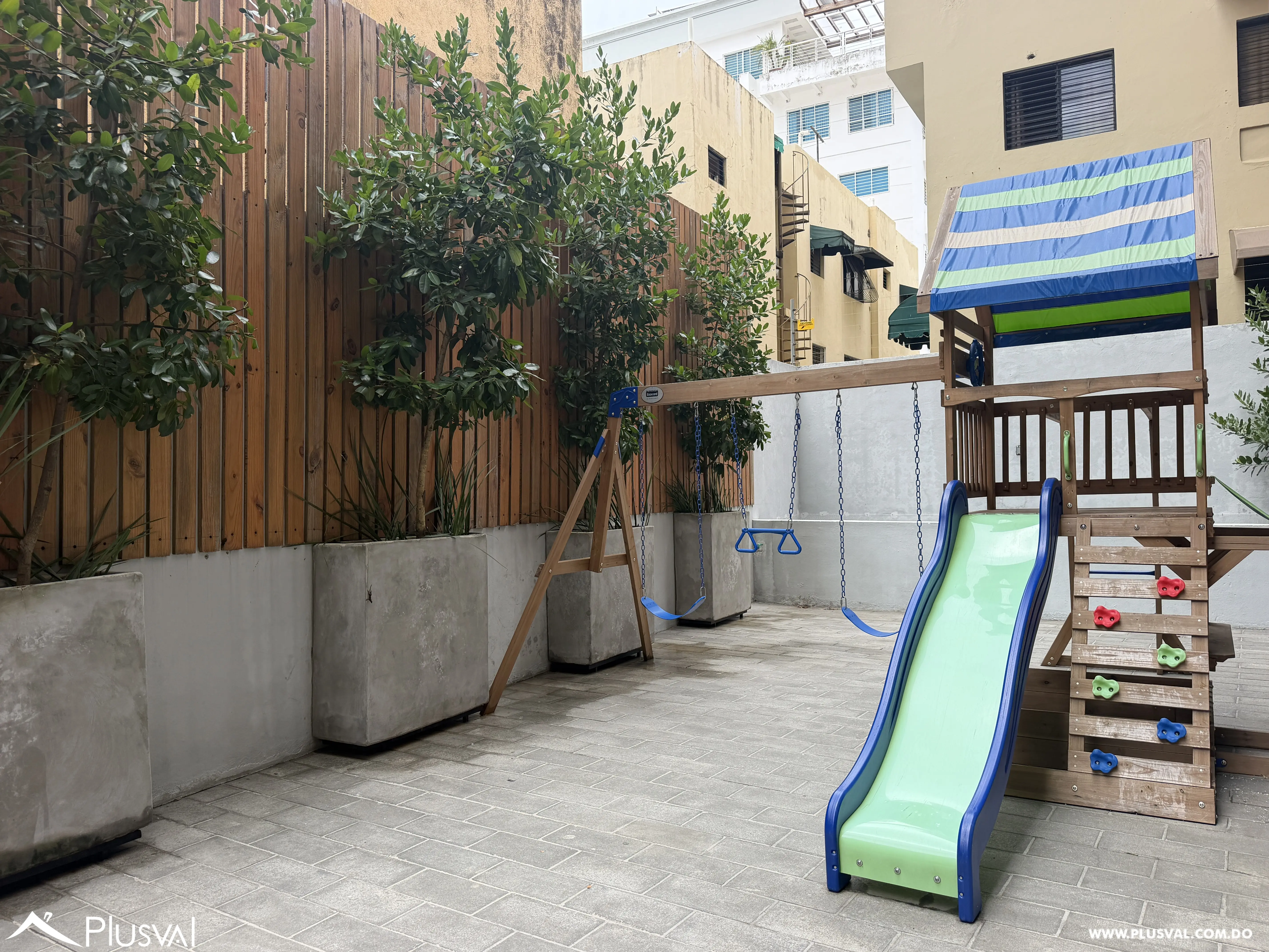 Alquiler de apto tipo loft, de 2 habitaciones en Evaristo Morales. 524882
