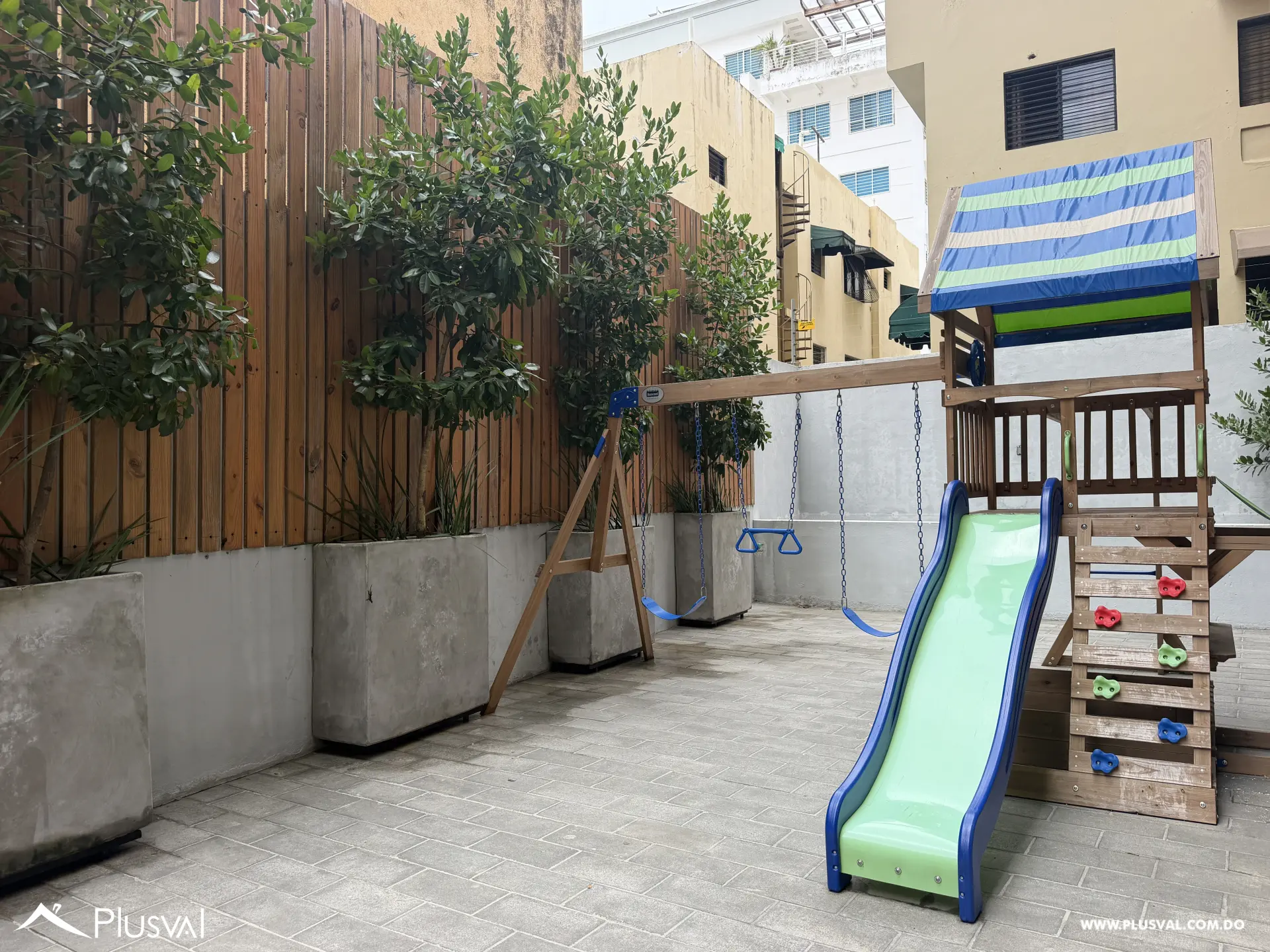 Alquiler de apto tipo loft, de 2 habitaciones en Evaristo Morales. 524882