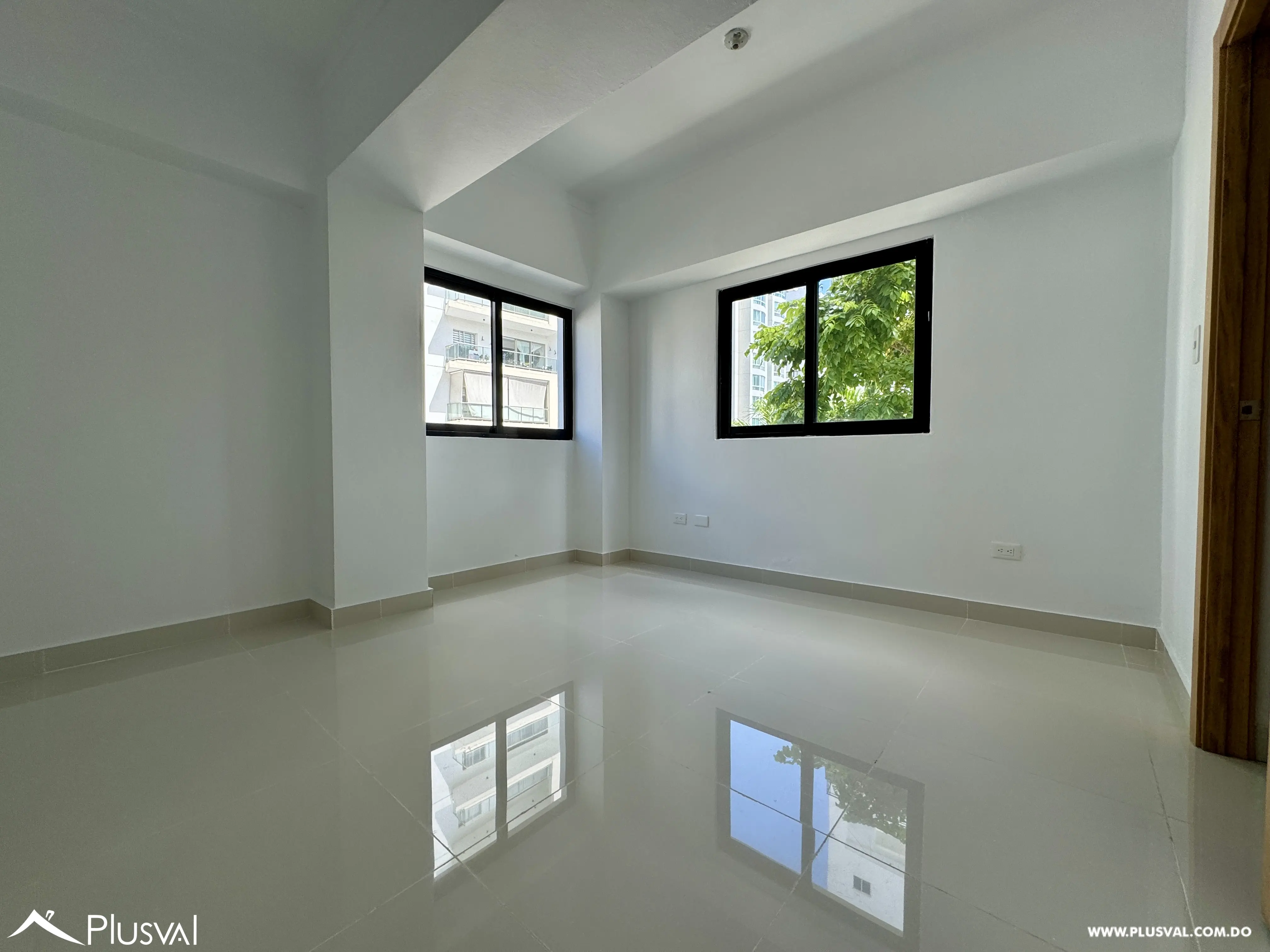 Amplio e iluminado apartamento en zona familiar del Renacimiento en alquiler. 486333