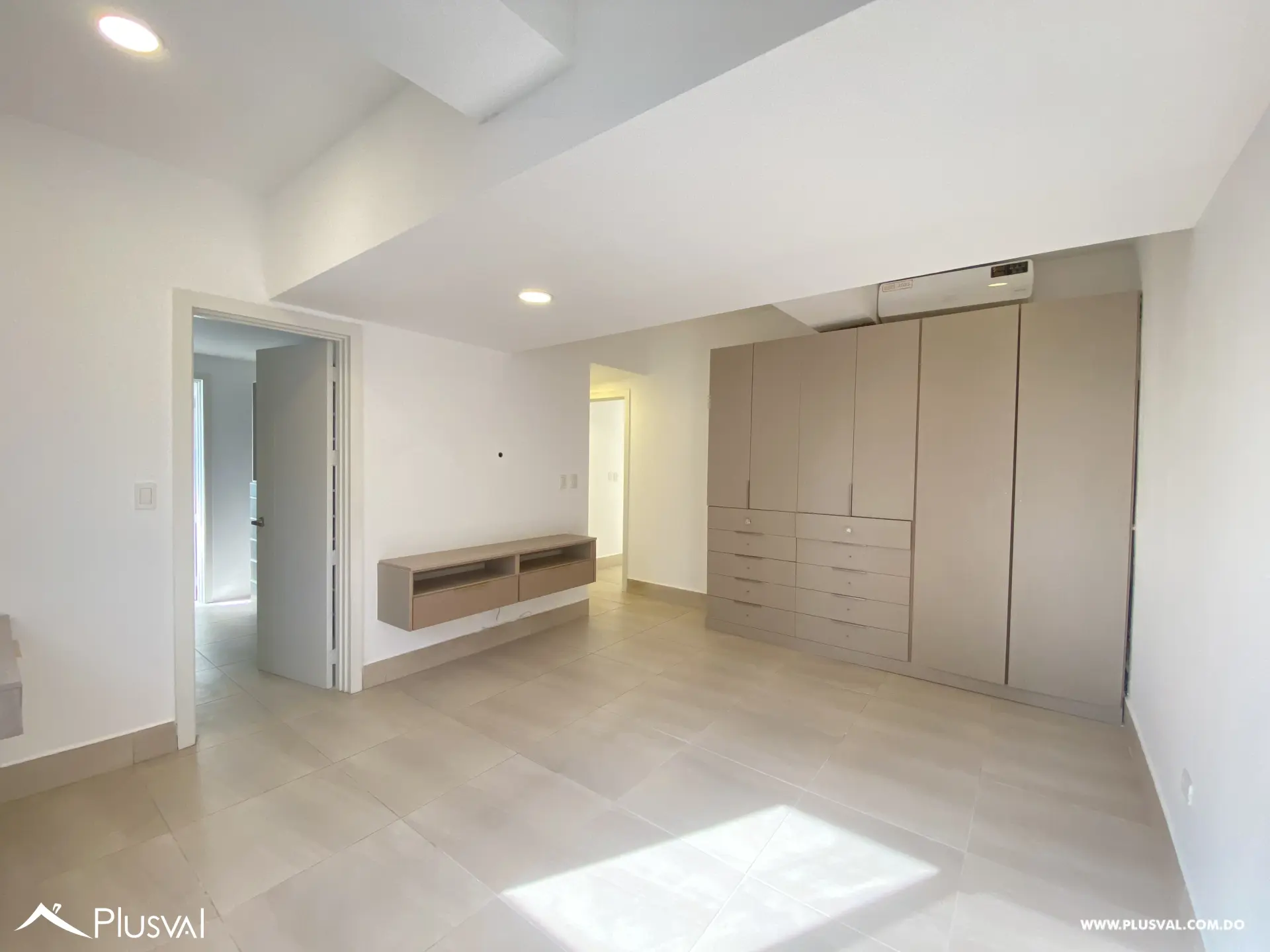 Alquilo Excelente y Amplio Apartamento en Zona Exclusiva en  La Esperilla 467479