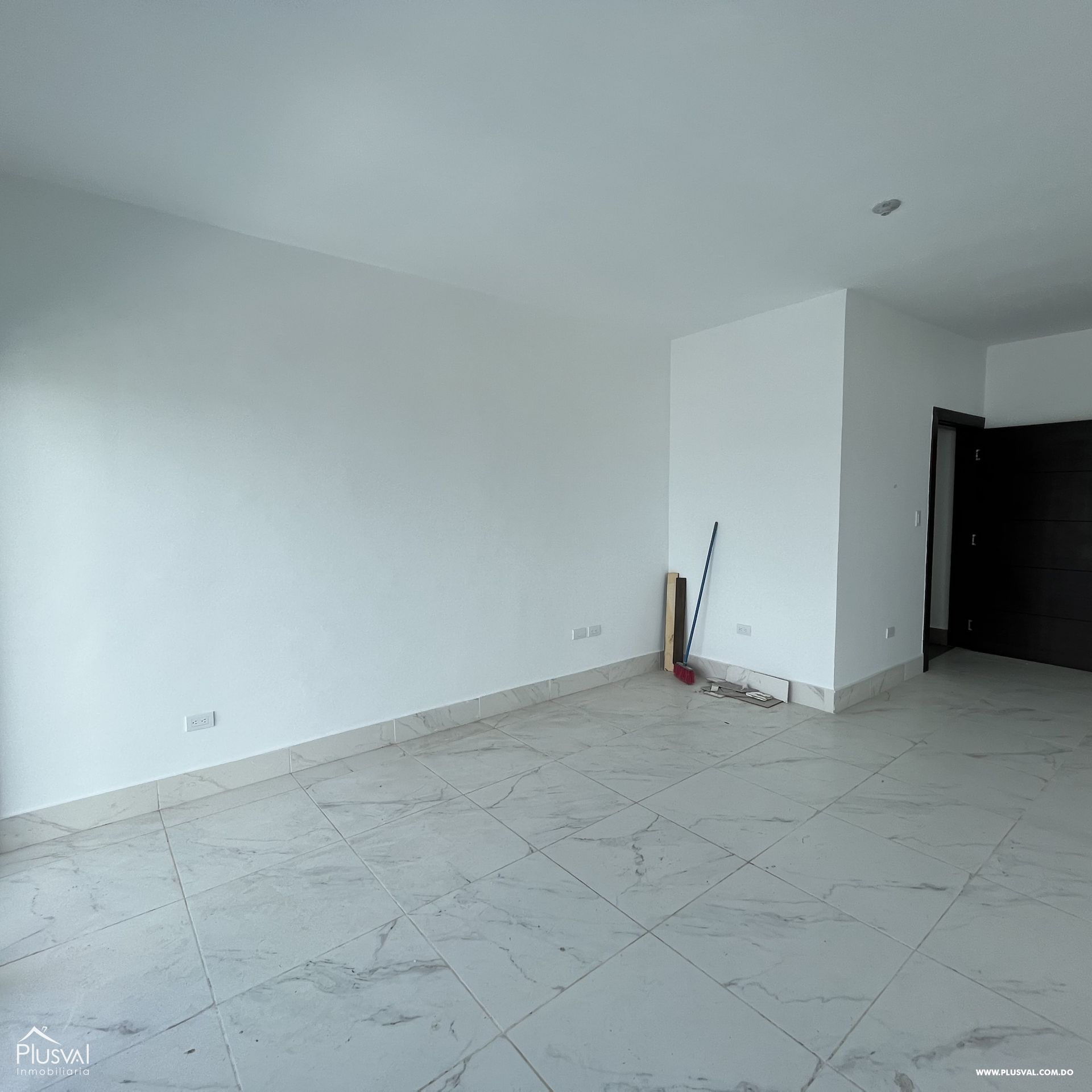 Apartamento con  vista despejada en venta, en el sector Serralles. 460461