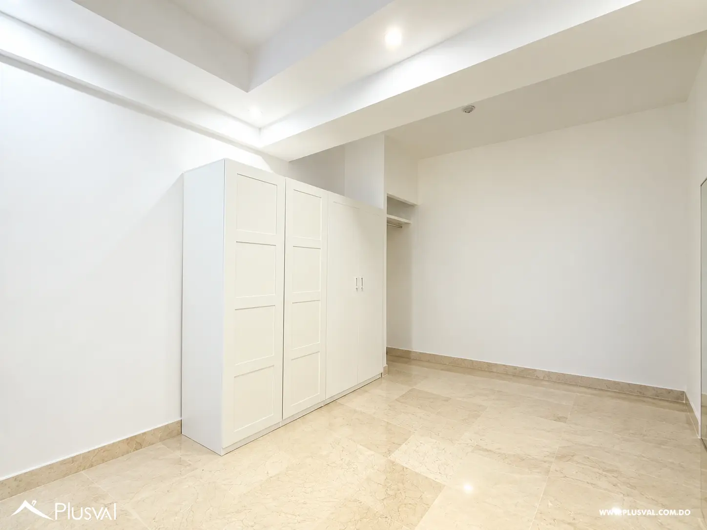 Se vende amplio apartamento de 4 habitaciones en Naco. 536791