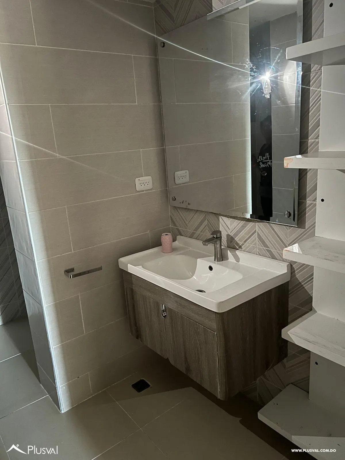 Amplio Apartamento en Venta de 4 Habitaciones en Evaristo Morales 477639