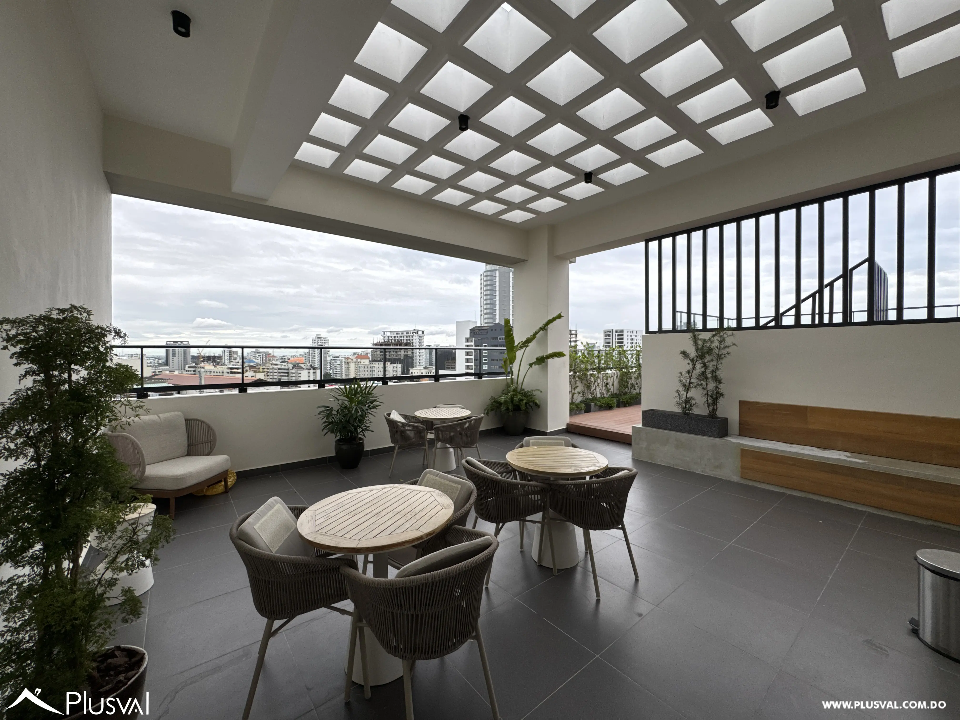 Apartamento en venta de dos habitaciones en Naco con linea blanca. 484673